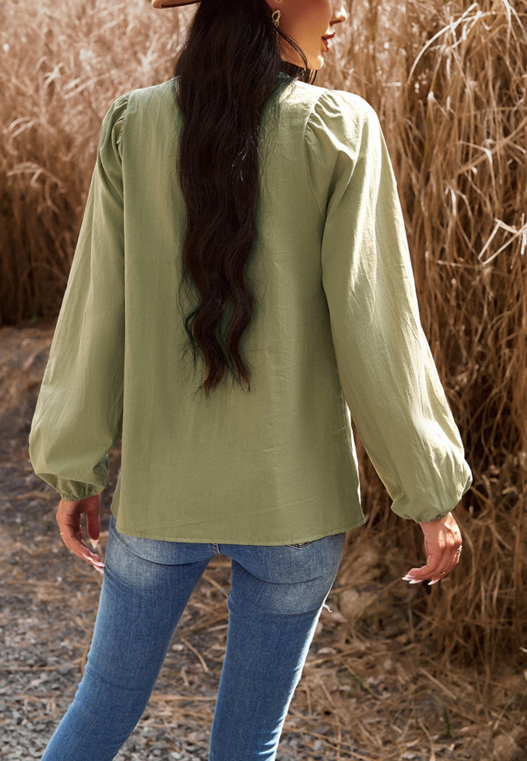 Blusa con botones y cuello con lazo doble