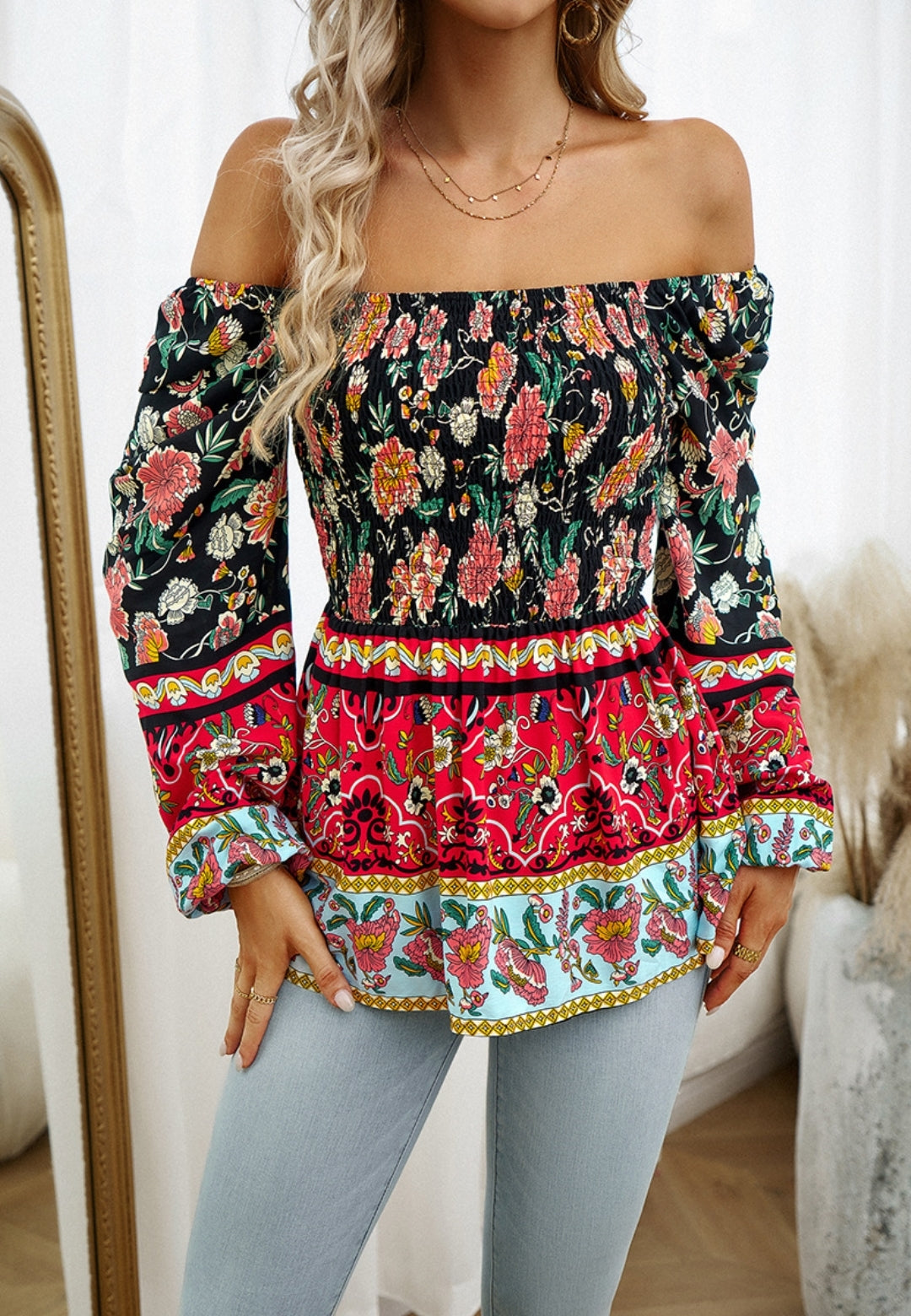 Blusa con hombros descubiertos y estampado floral multicolor