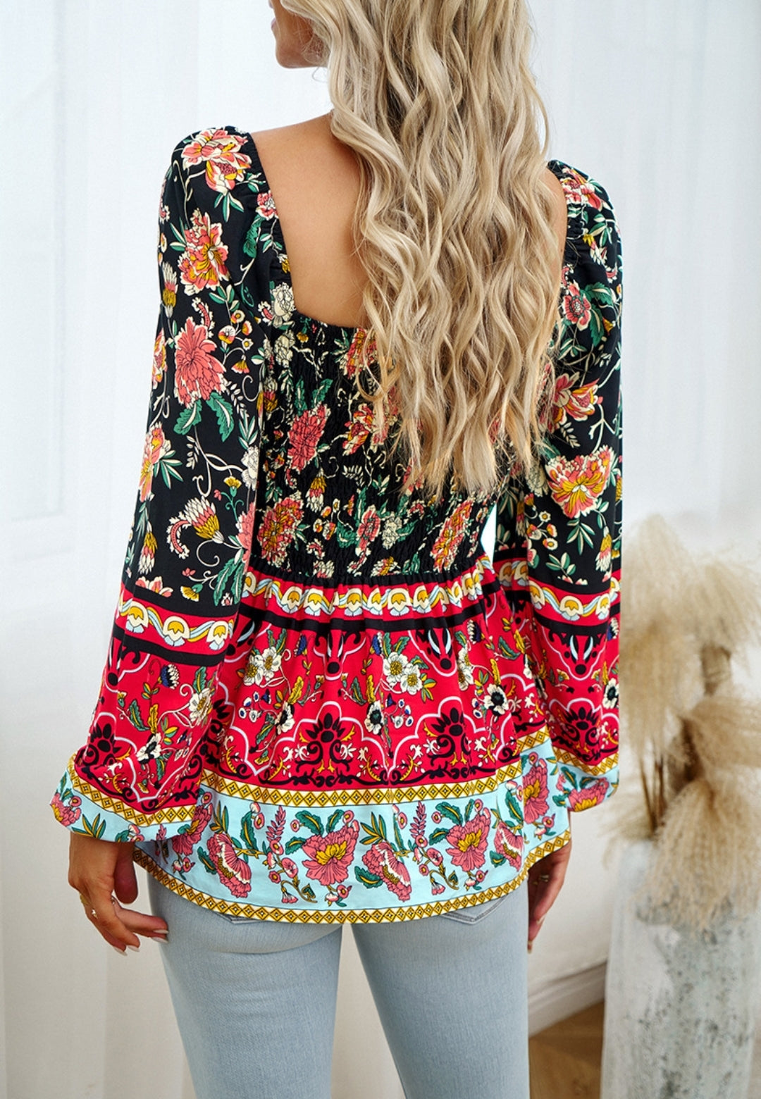 Blusa con hombros descubiertos y estampado floral multicolor