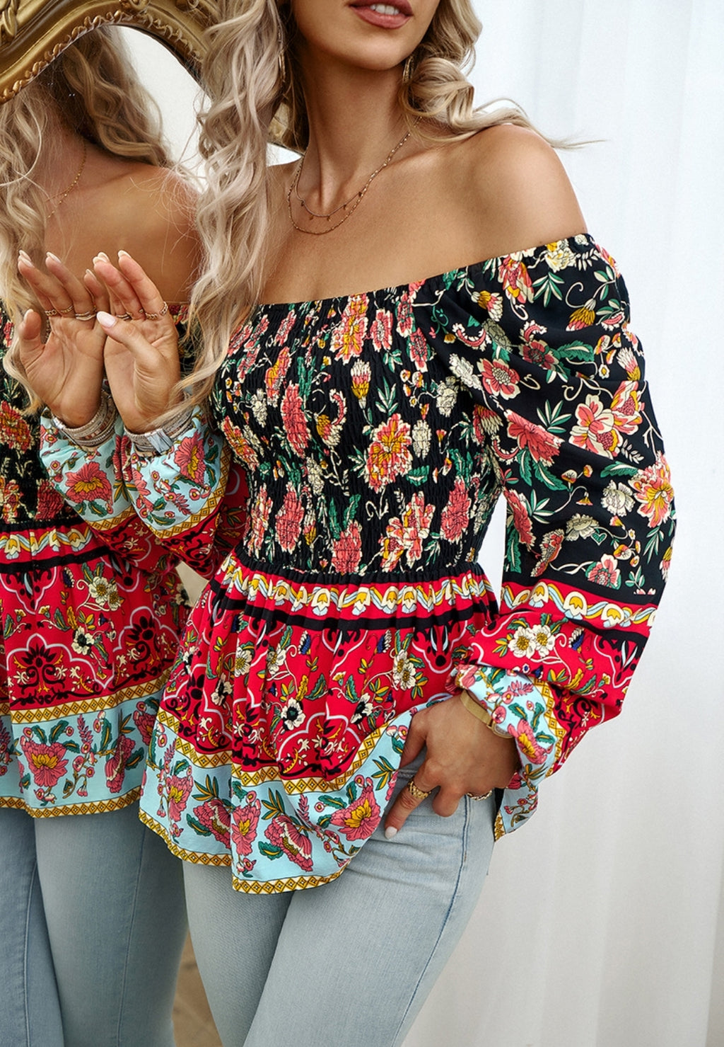 Blusa con hombros descubiertos y estampado floral multicolor