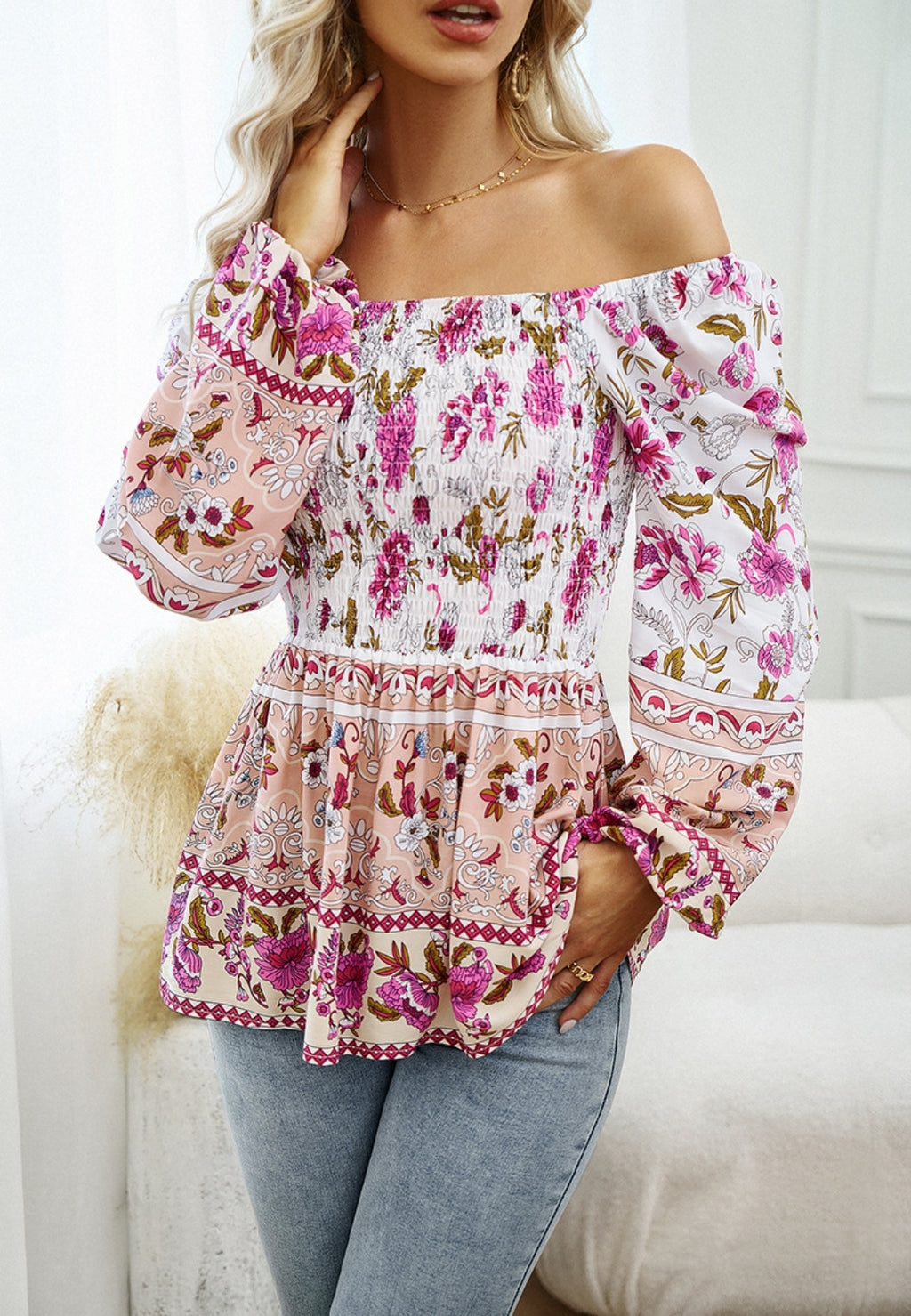 Blusa con hombros descubiertos y estampado floral multicolor