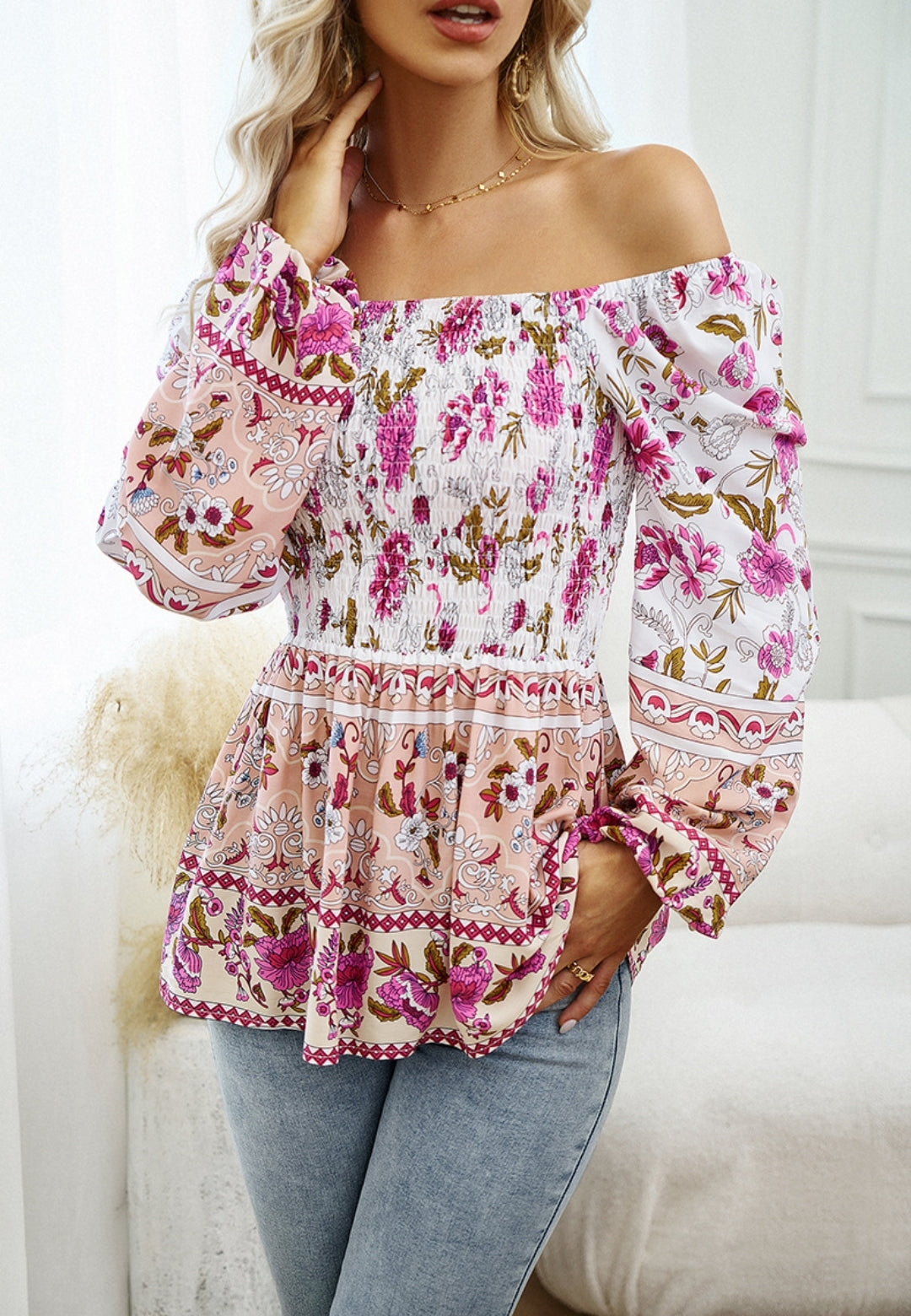 Blusa con hombros descubiertos y estampado floral multicolor