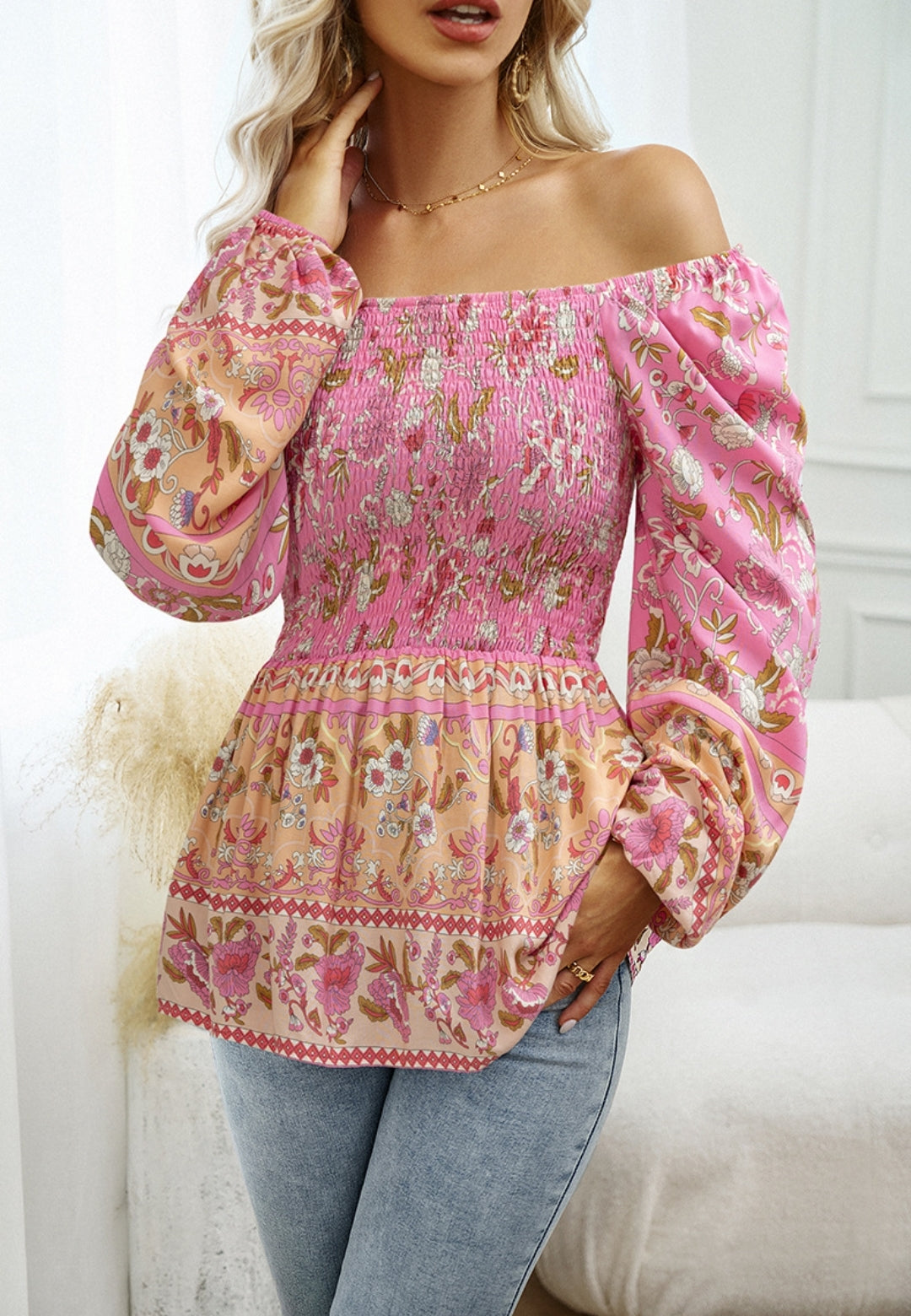 Blusa con hombros descubiertos y estampado floral multicolor