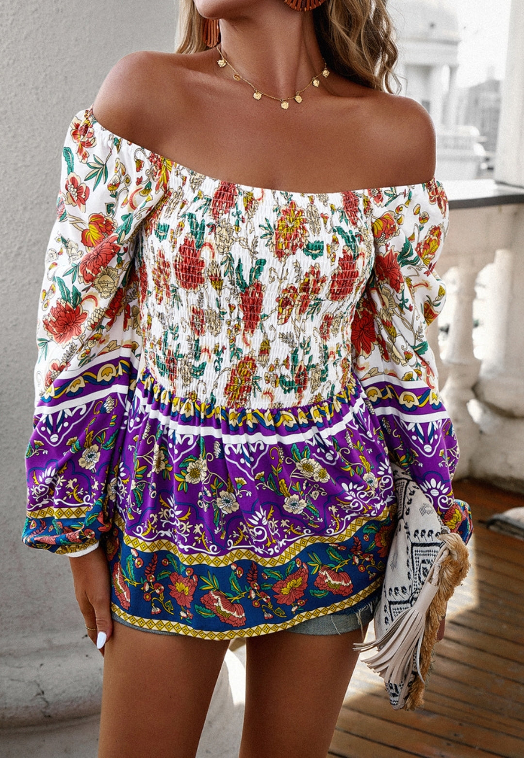 Blusa con hombros descubiertos y estampado floral multicolor