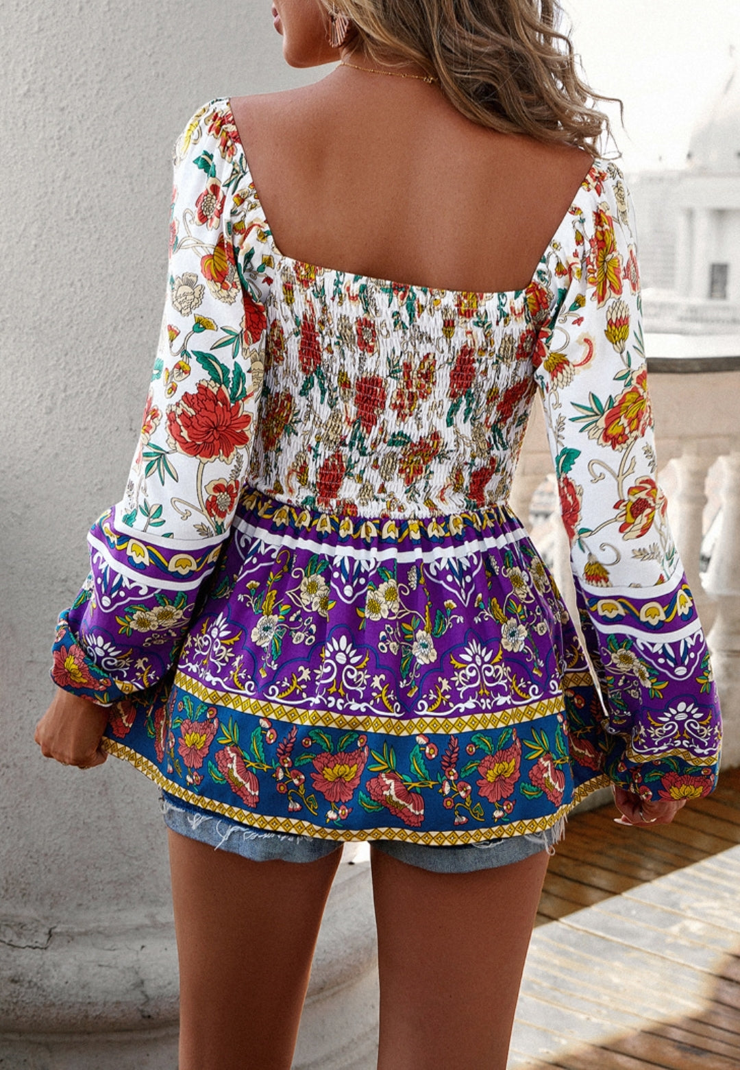 Blusa con hombros descubiertos y estampado floral multicolor