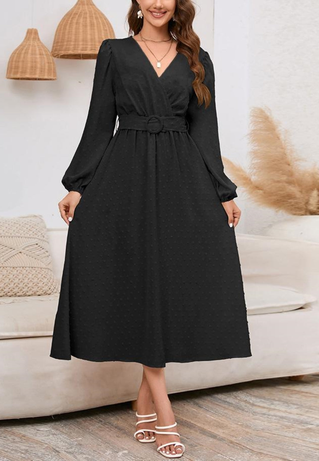 Vestido con cinturón y lunares suizos