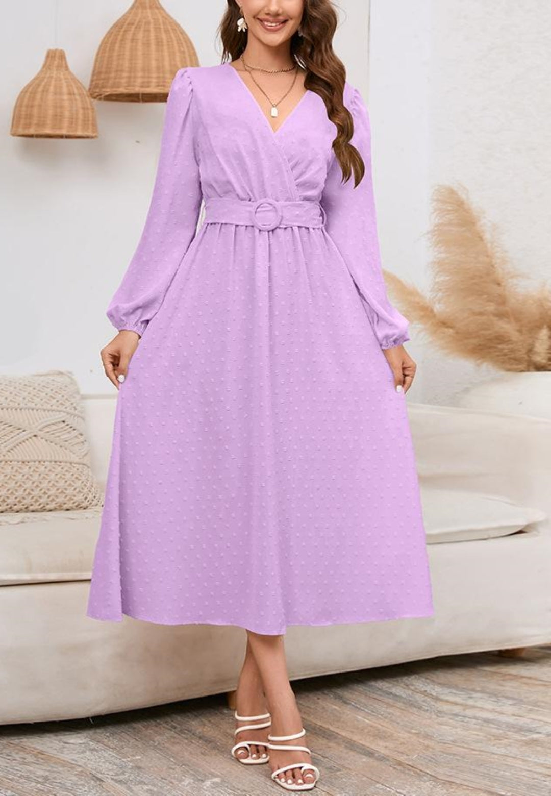 Vestido con cinturón y lunares suizos