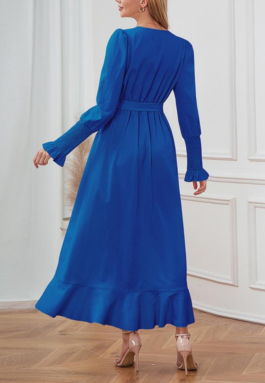Vestido midi cruzado con dobladillo con volantes