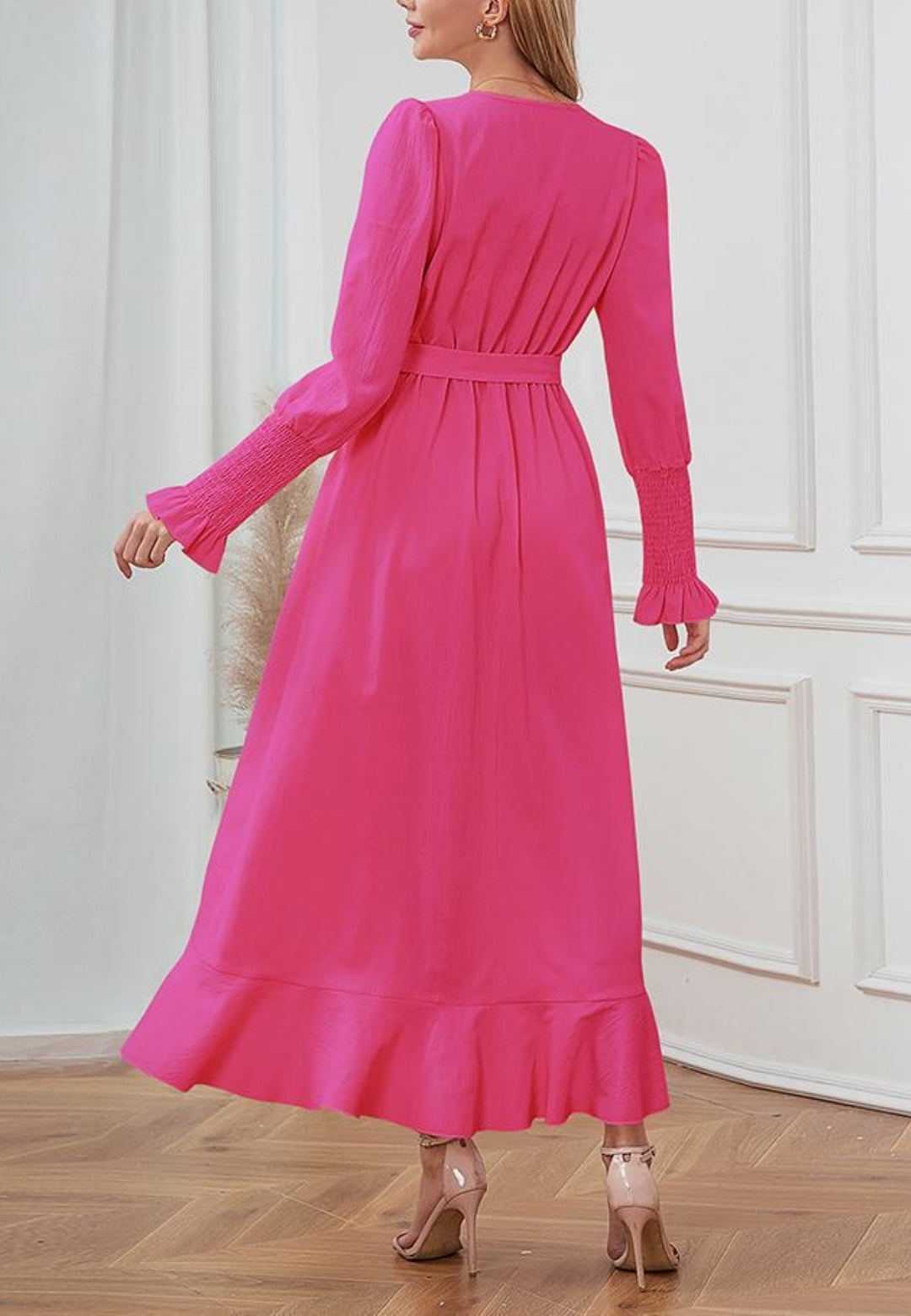 Vestido midi cruzado con dobladillo con volantes