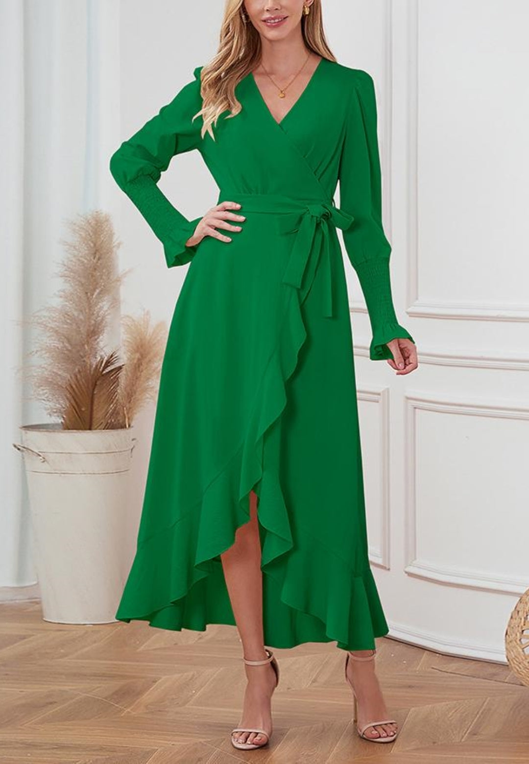 Vestido midi cruzado con dobladillo con volantes