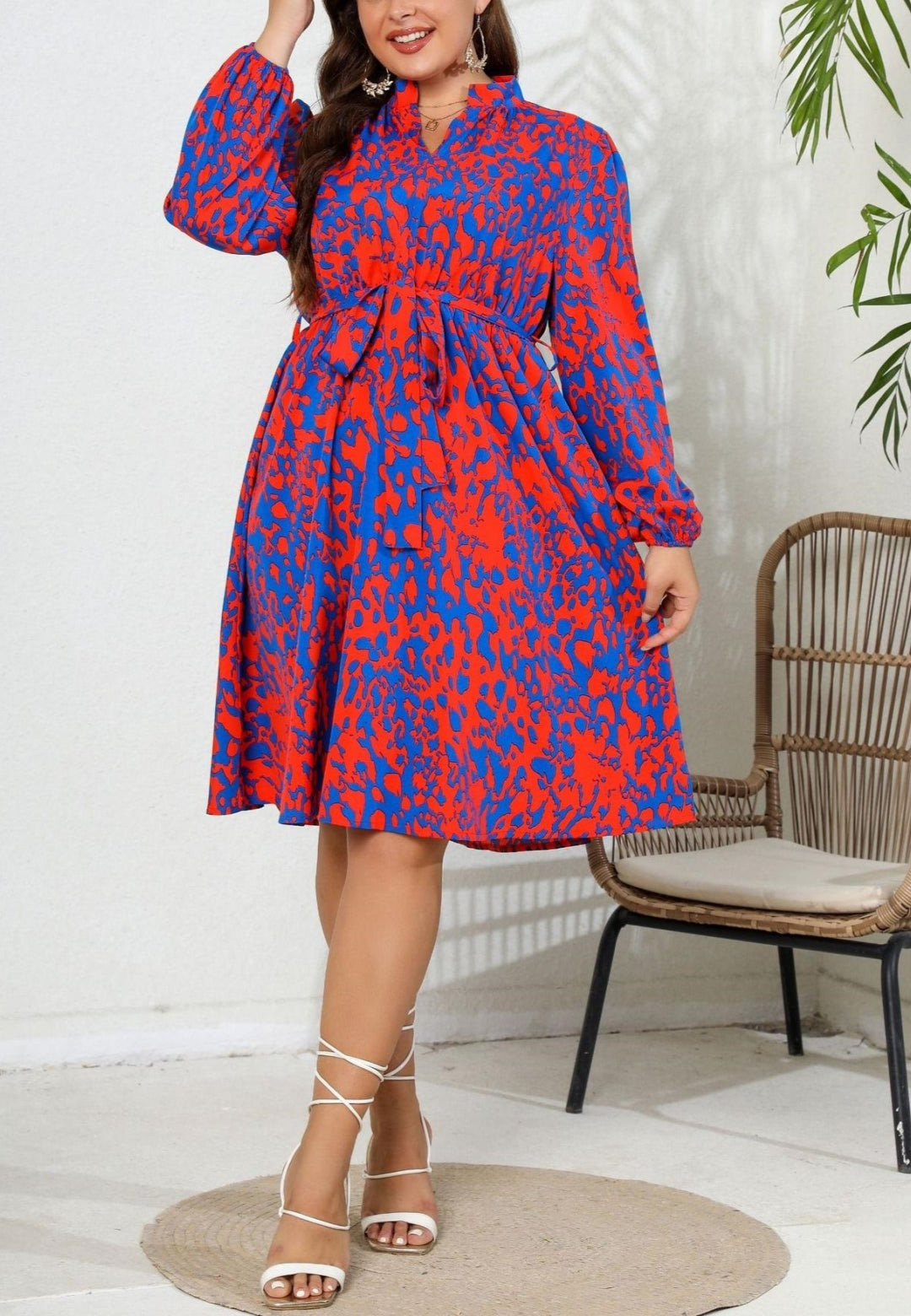 Vestido con cuello y estampado abstracto Plus