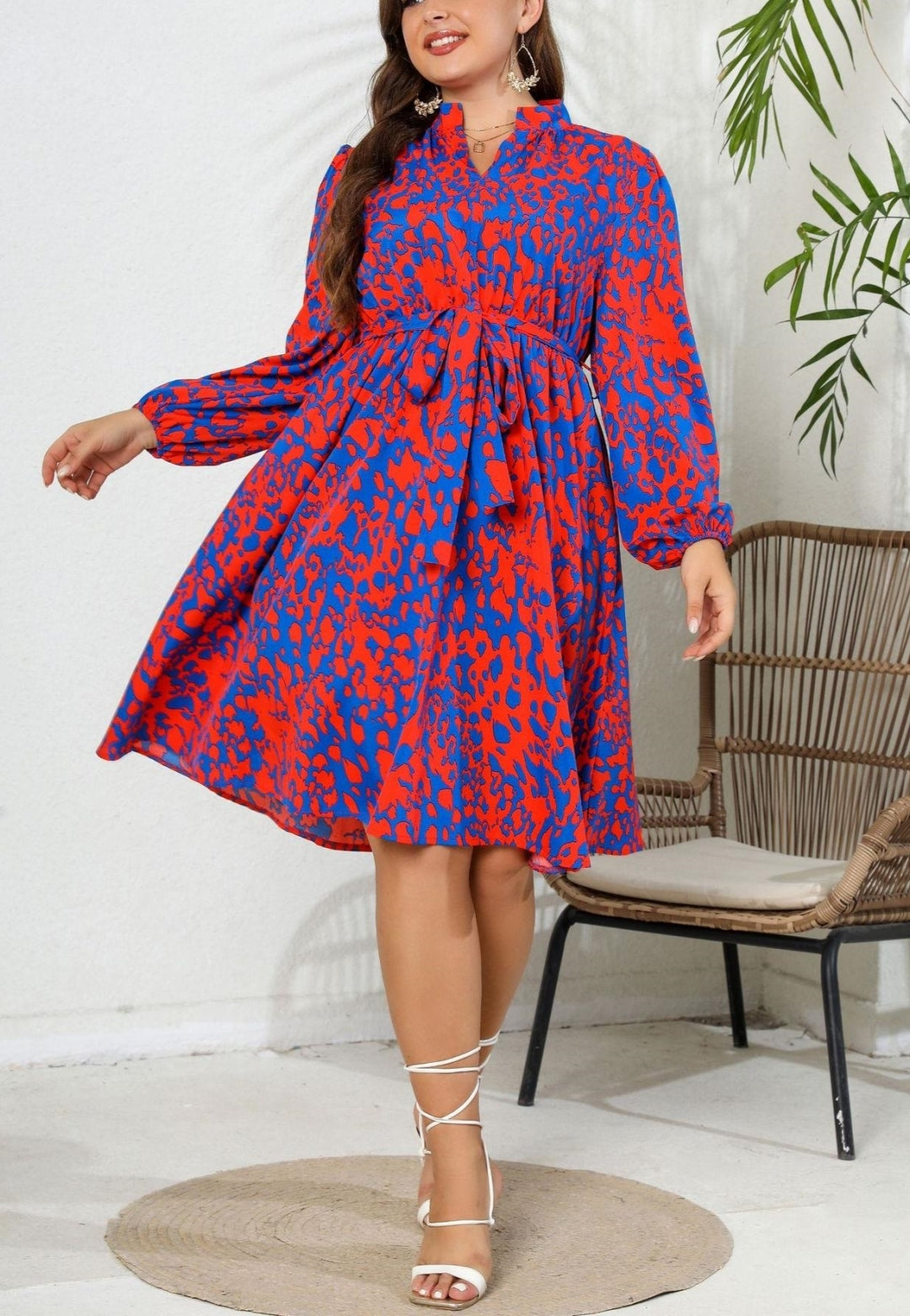 Vestido con cuello y estampado abstracto Plus