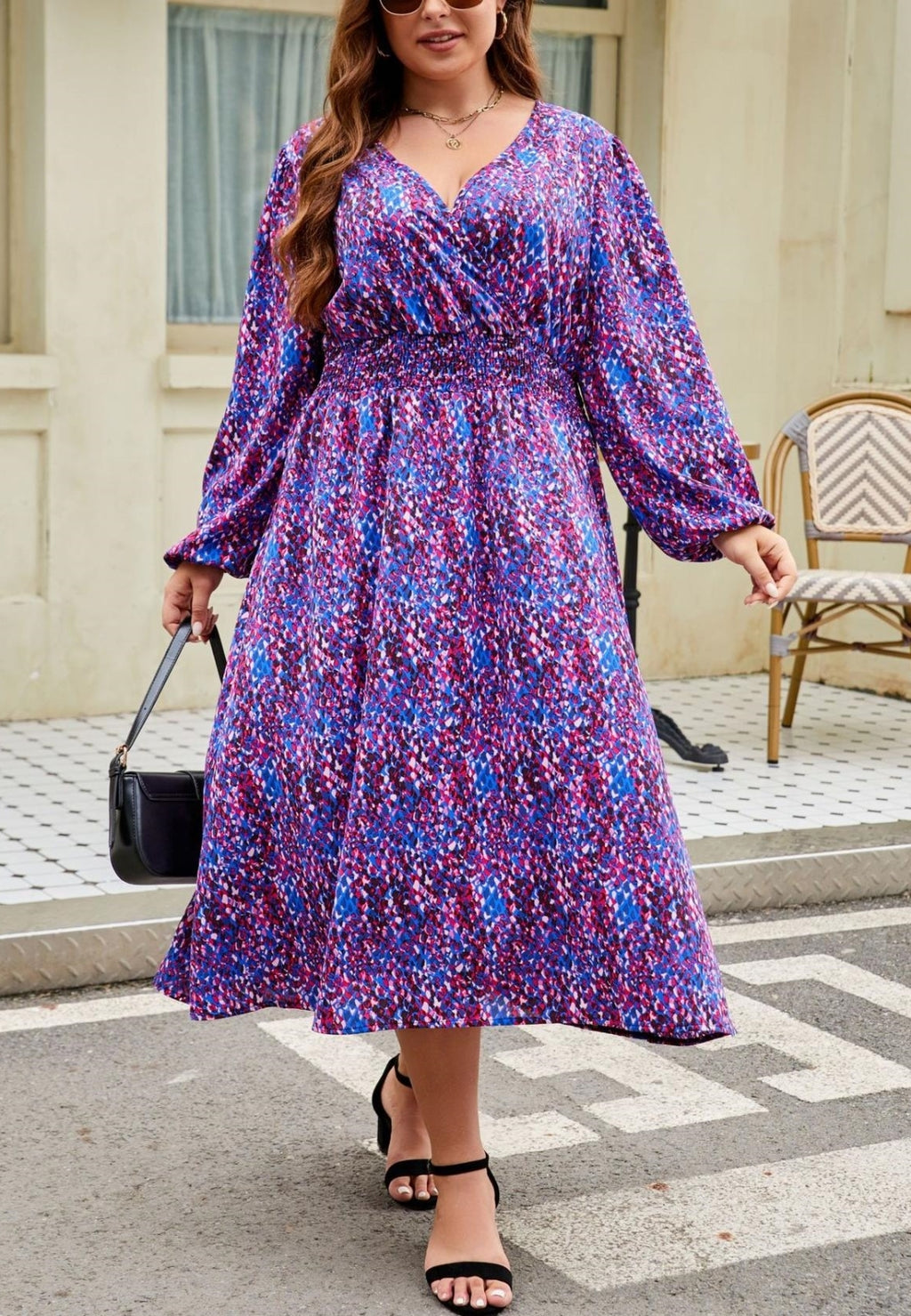 Vestido fruncido con cintura alta y estampado abstracto