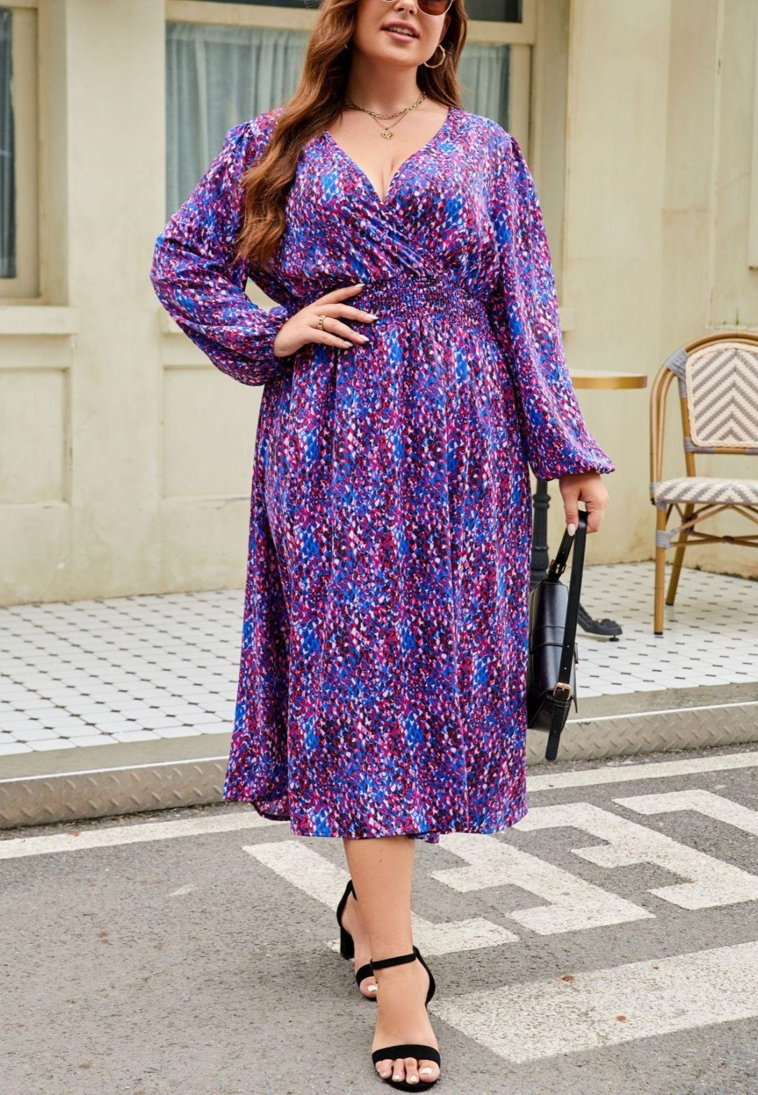 Vestido fruncido con cintura alta y estampado abstracto