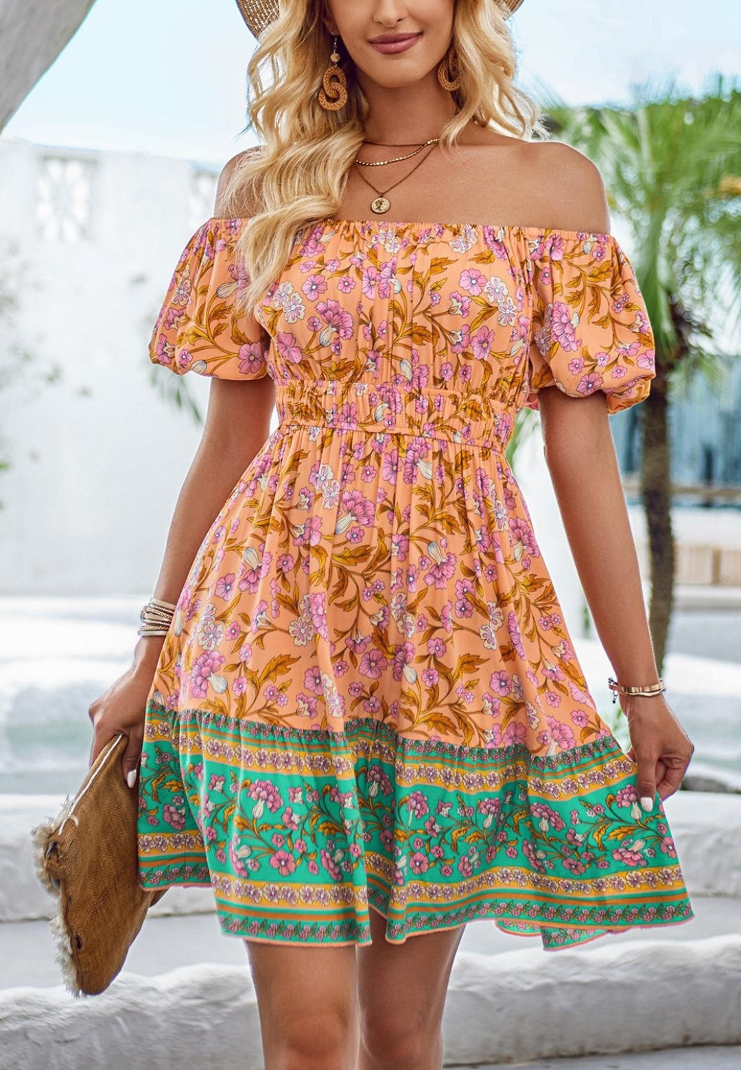 Vestido bohemio con estampado floral y hombros descubiertos