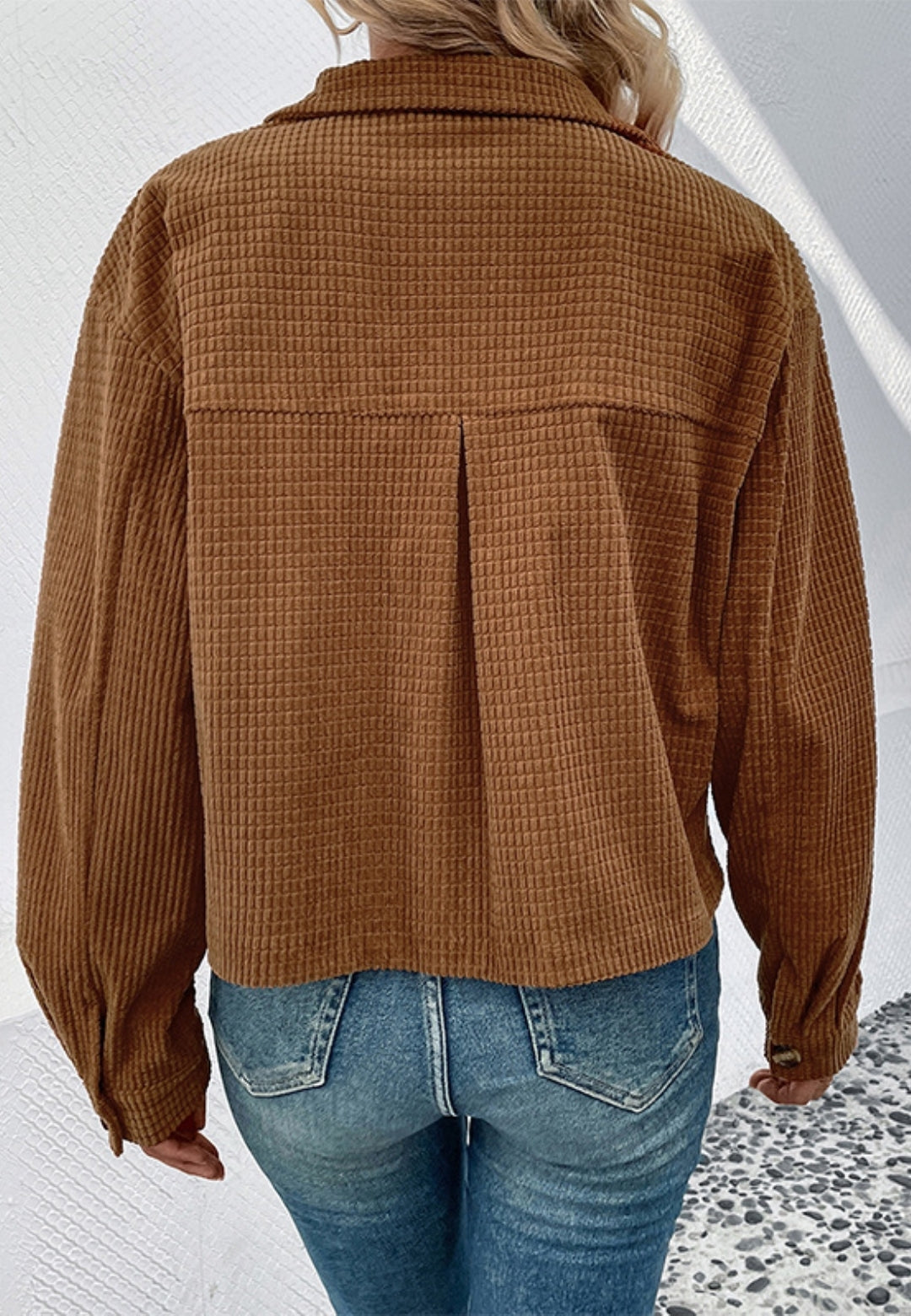 Chaqueta de pana texturizada con botones en la parte delantera