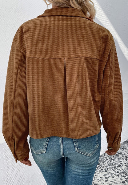 Chaqueta de pana texturizada con botones en la parte delantera