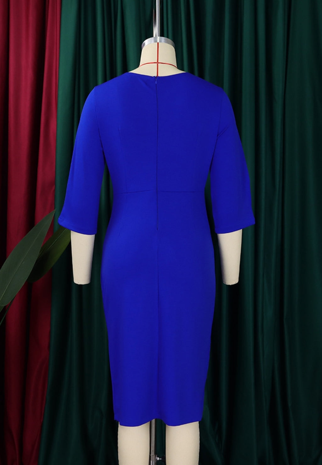 Vestido con mangas al codo y detalle fruncido