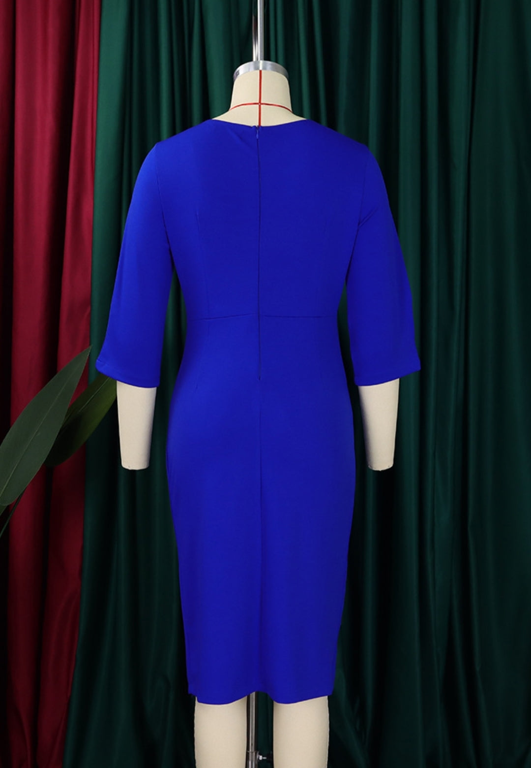 Vestido con mangas al codo y detalle fruncido