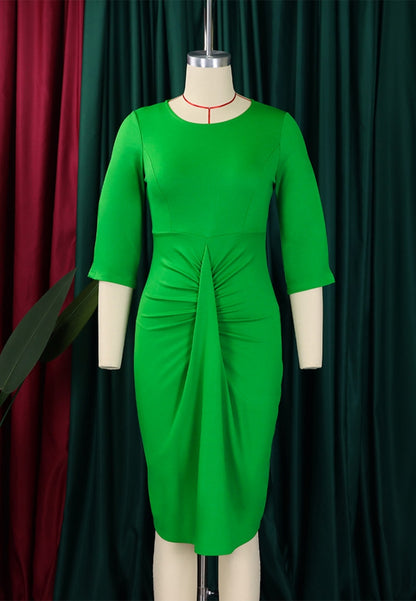 Vestido con mangas al codo y detalle fruncido