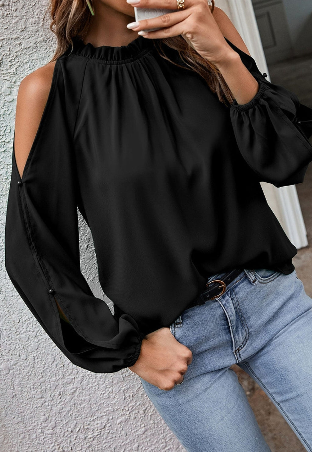 Blusa de manga larga con hombros descubiertos