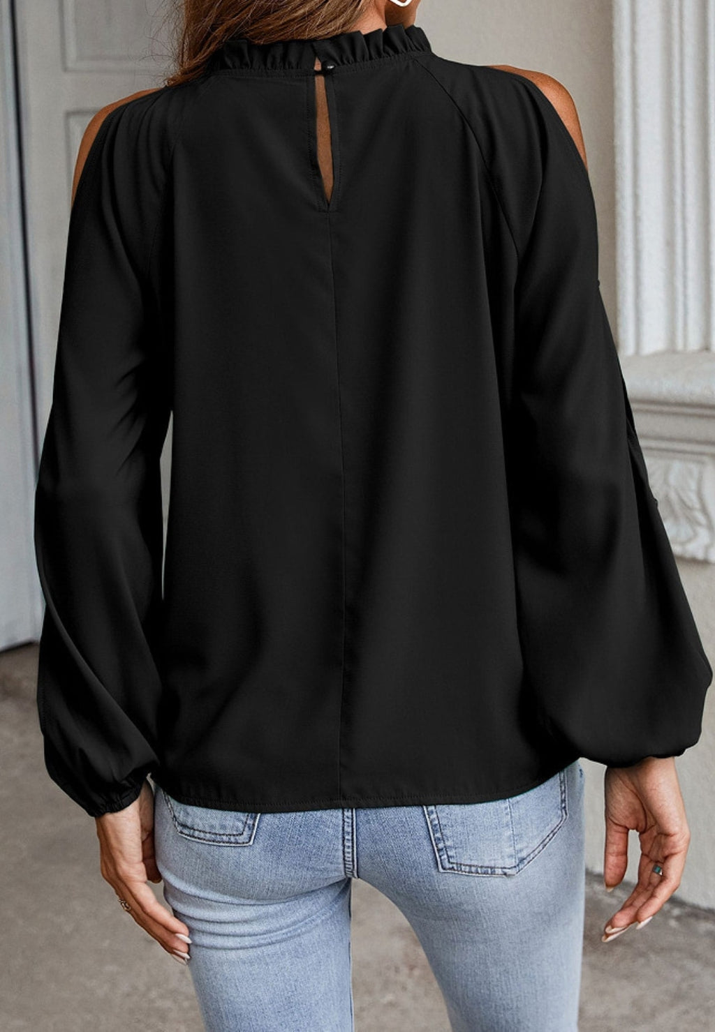 Blusa de manga larga con hombros descubiertos