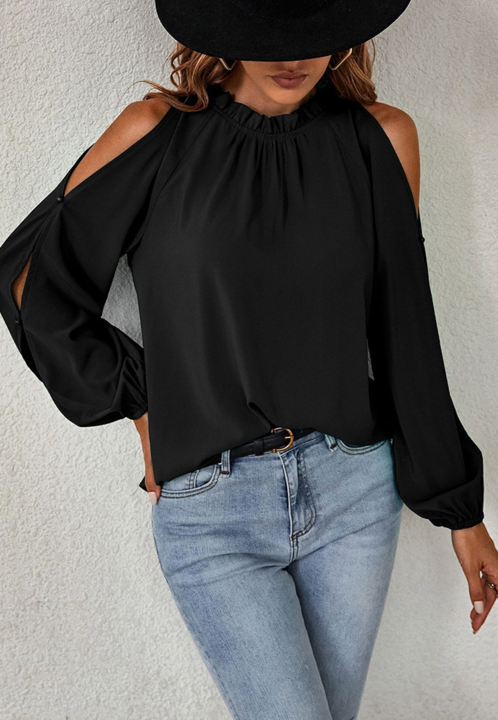 Blusa de manga larga con hombros descubiertos