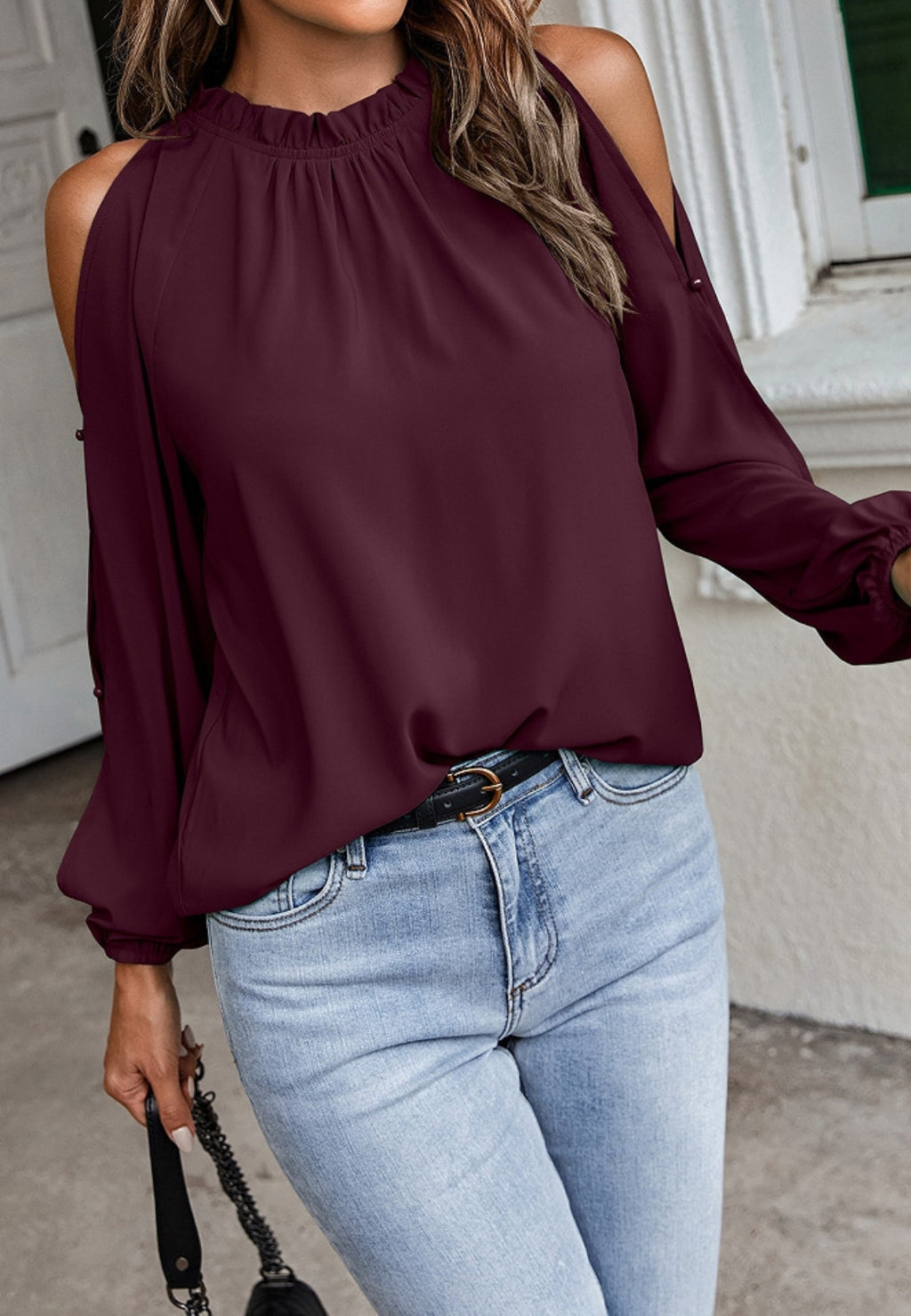 Blusa de manga larga con hombros descubiertos
