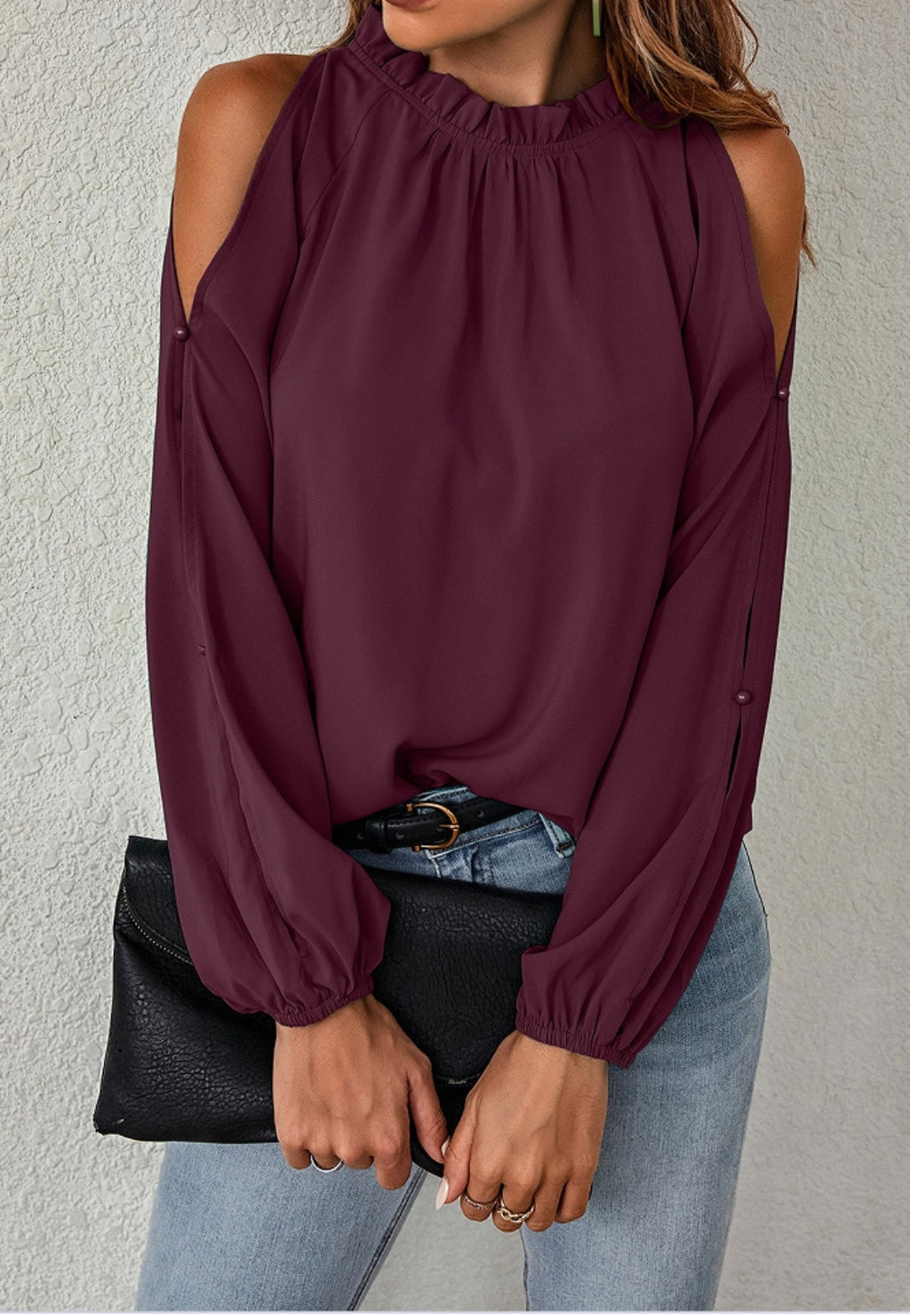 Blusa de manga larga con hombros descubiertos