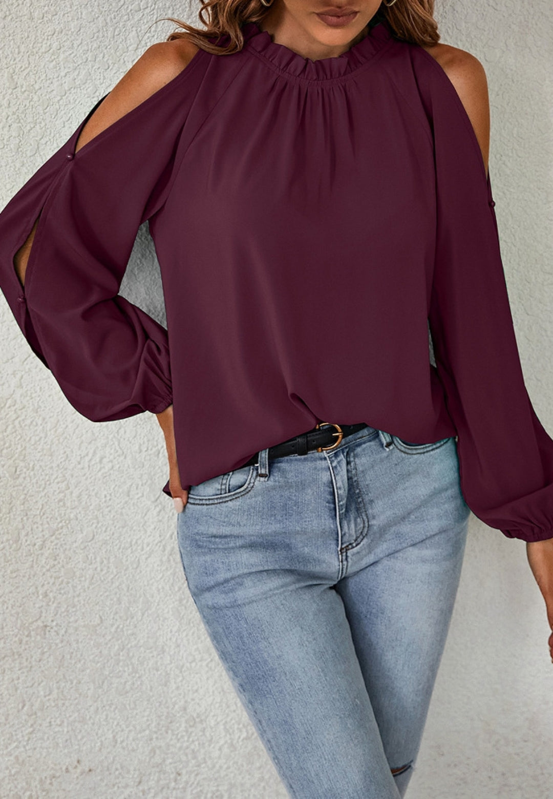 Blusa de manga larga con hombros descubiertos