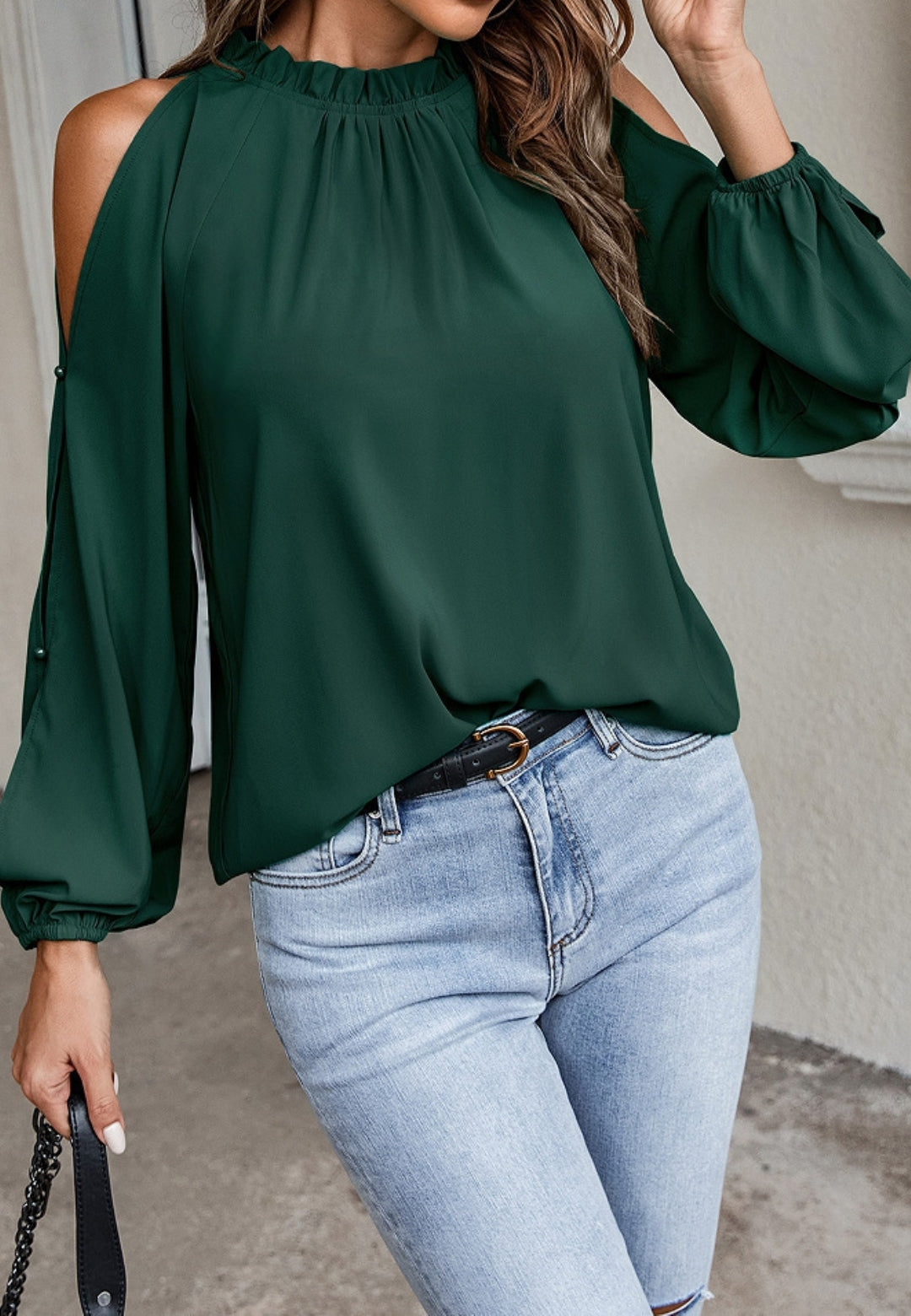 Blusa de manga larga con hombros descubiertos