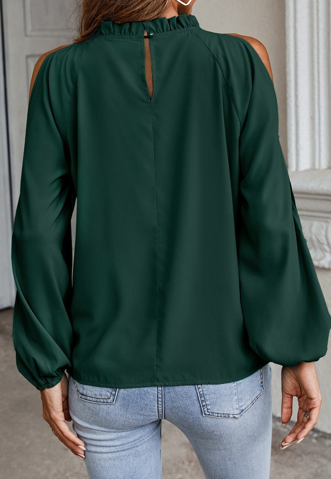 Blusa de manga larga con hombros descubiertos
