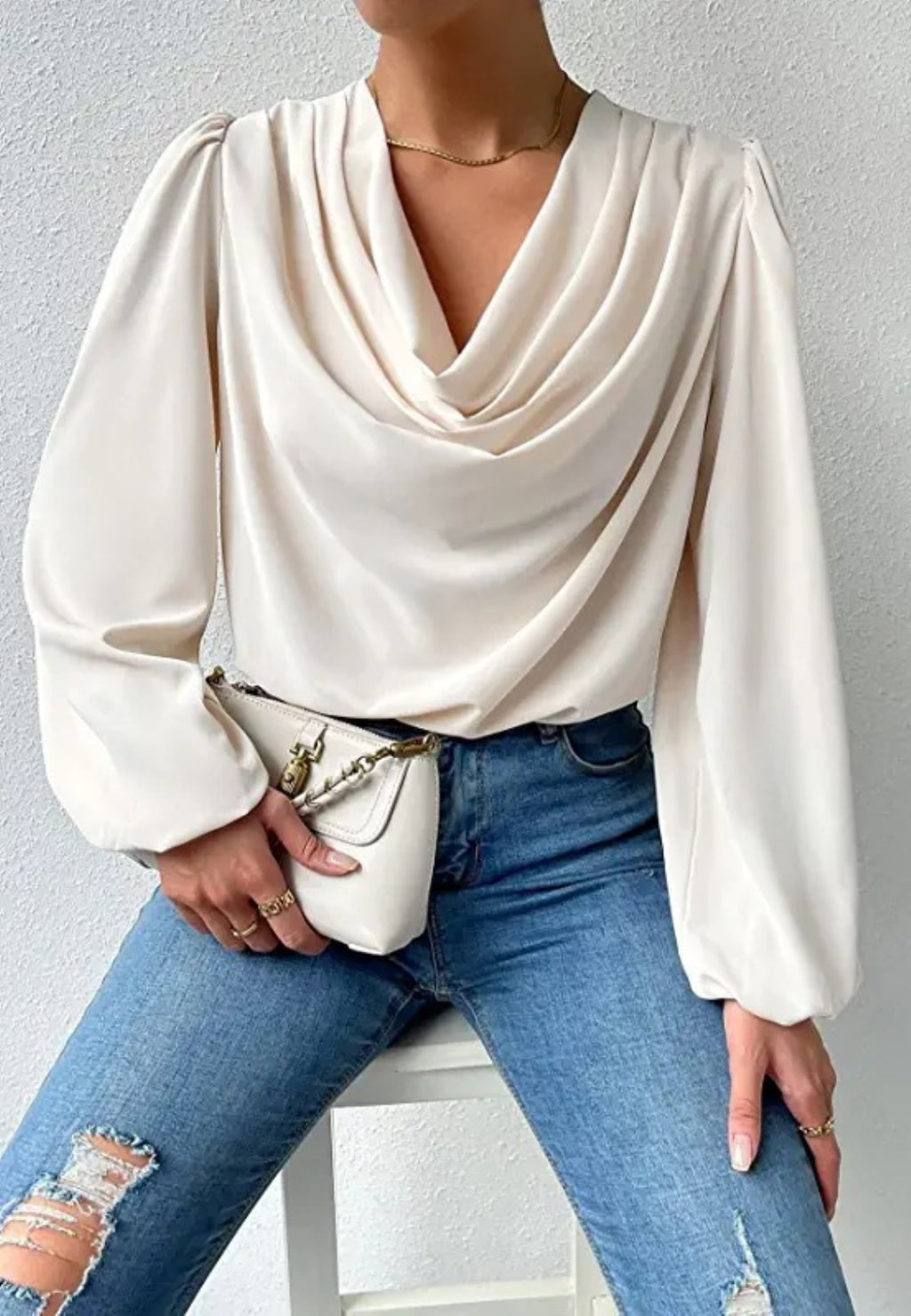 Blusa con cuello vuelto y mangas de obispo