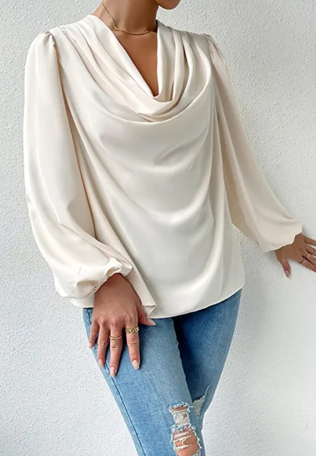 Blusa con cuello vuelto y mangas de obispo