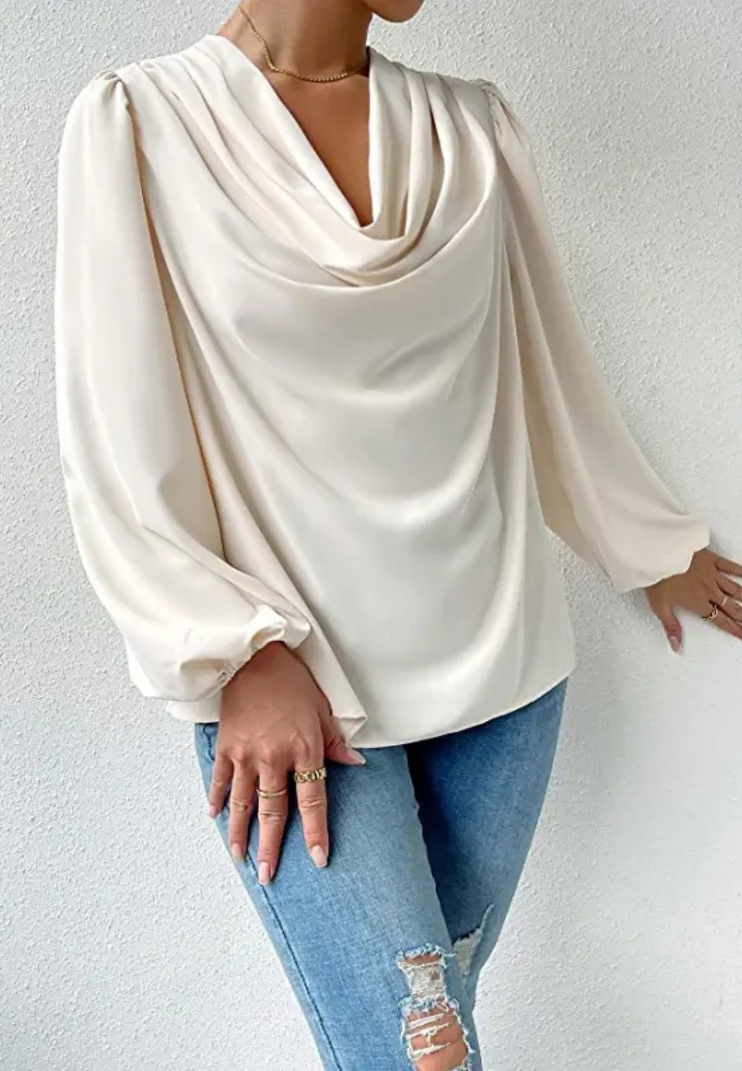 Blusa con cuello vuelto y mangas de obispo