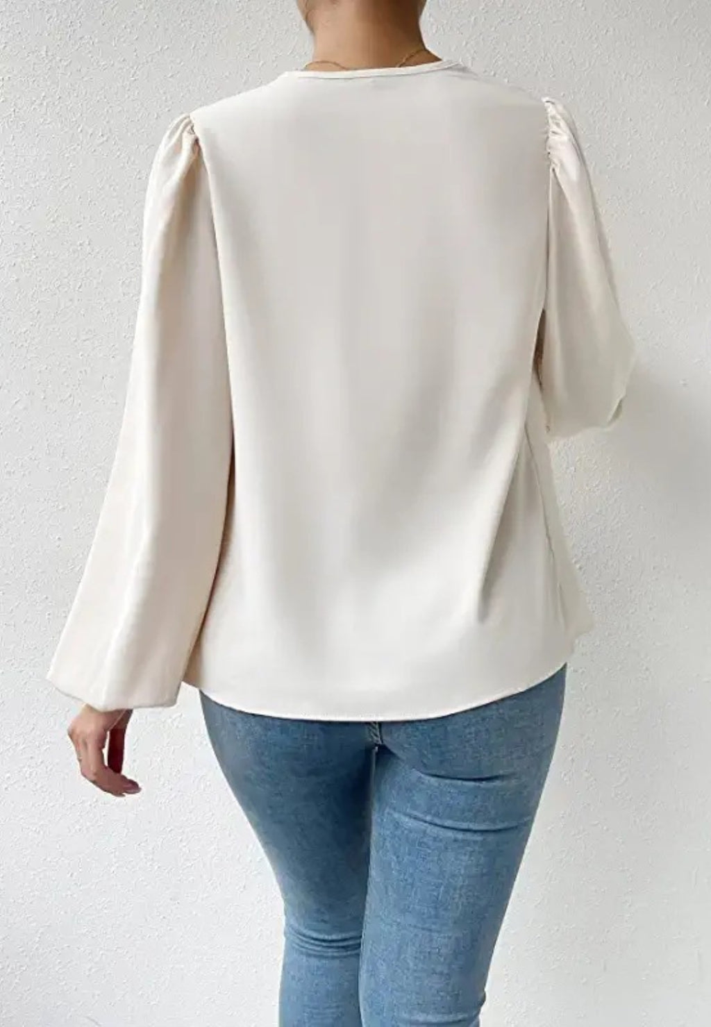 Blusa con cuello vuelto y mangas de obispo