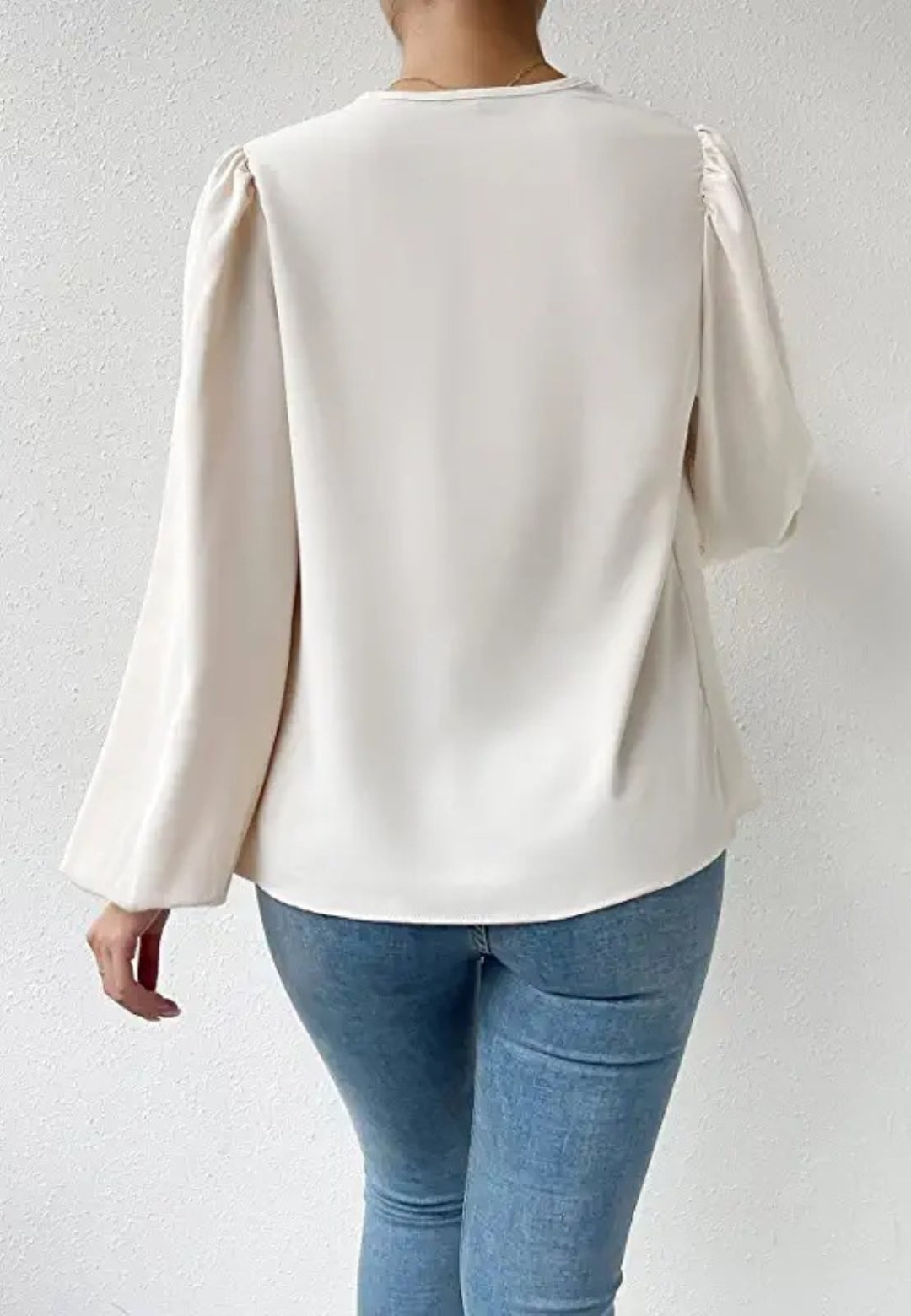 Blusa con cuello vuelto y mangas de obispo