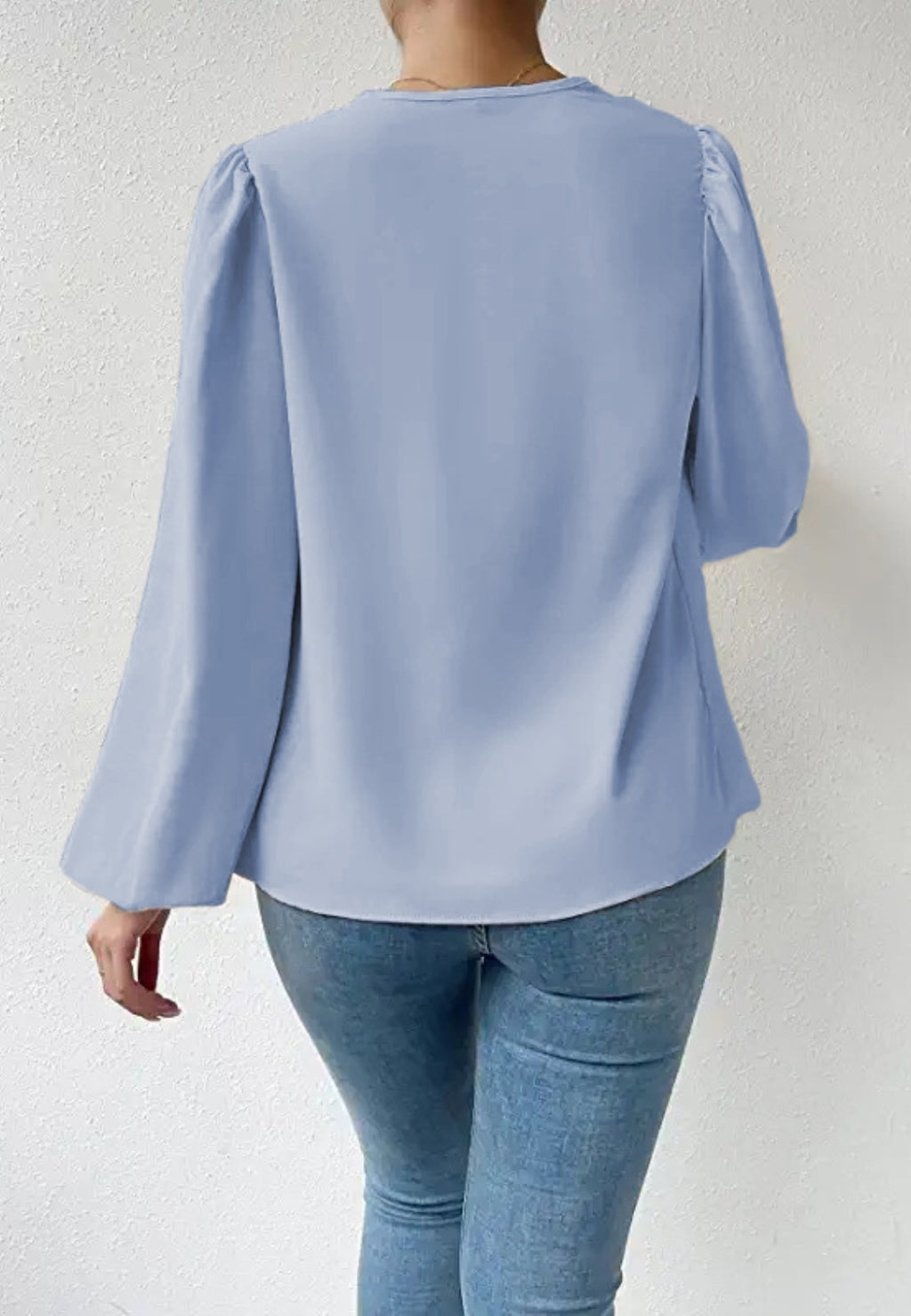 Blusa con cuello vuelto y mangas de obispo
