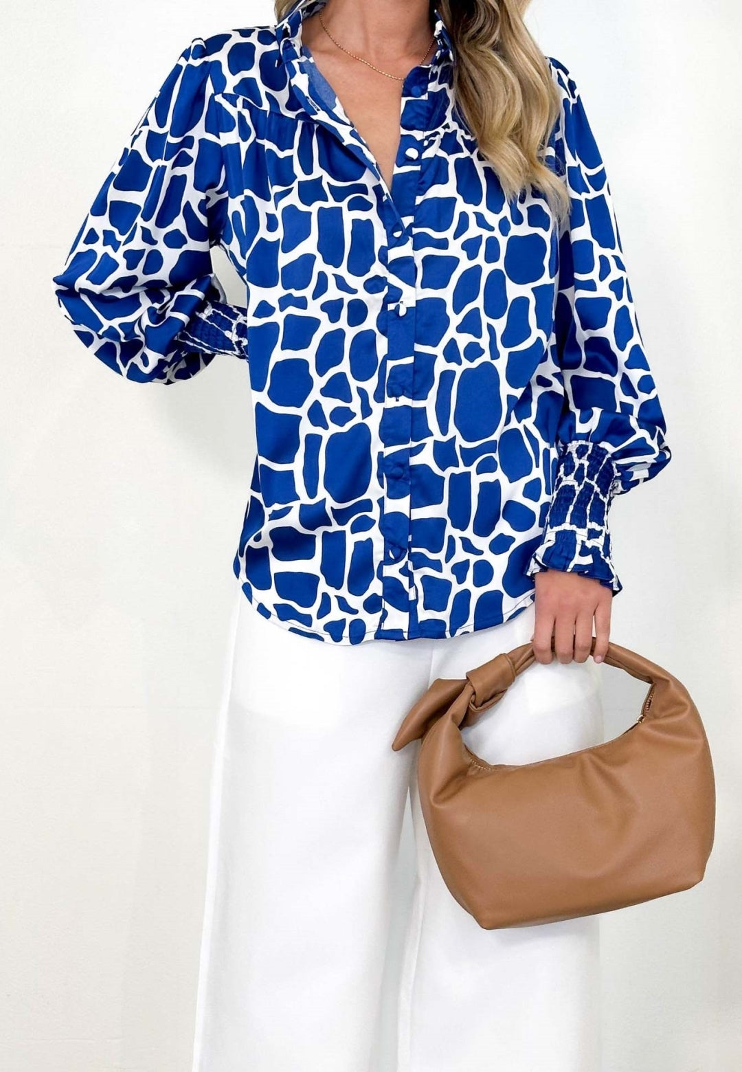 Camisa polo estampada con puños fruncidos