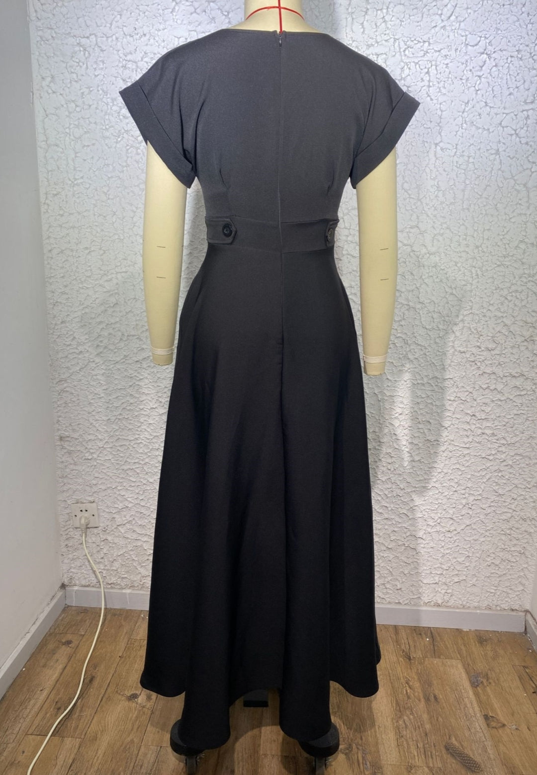 Vestido clásico con botones en la cintura