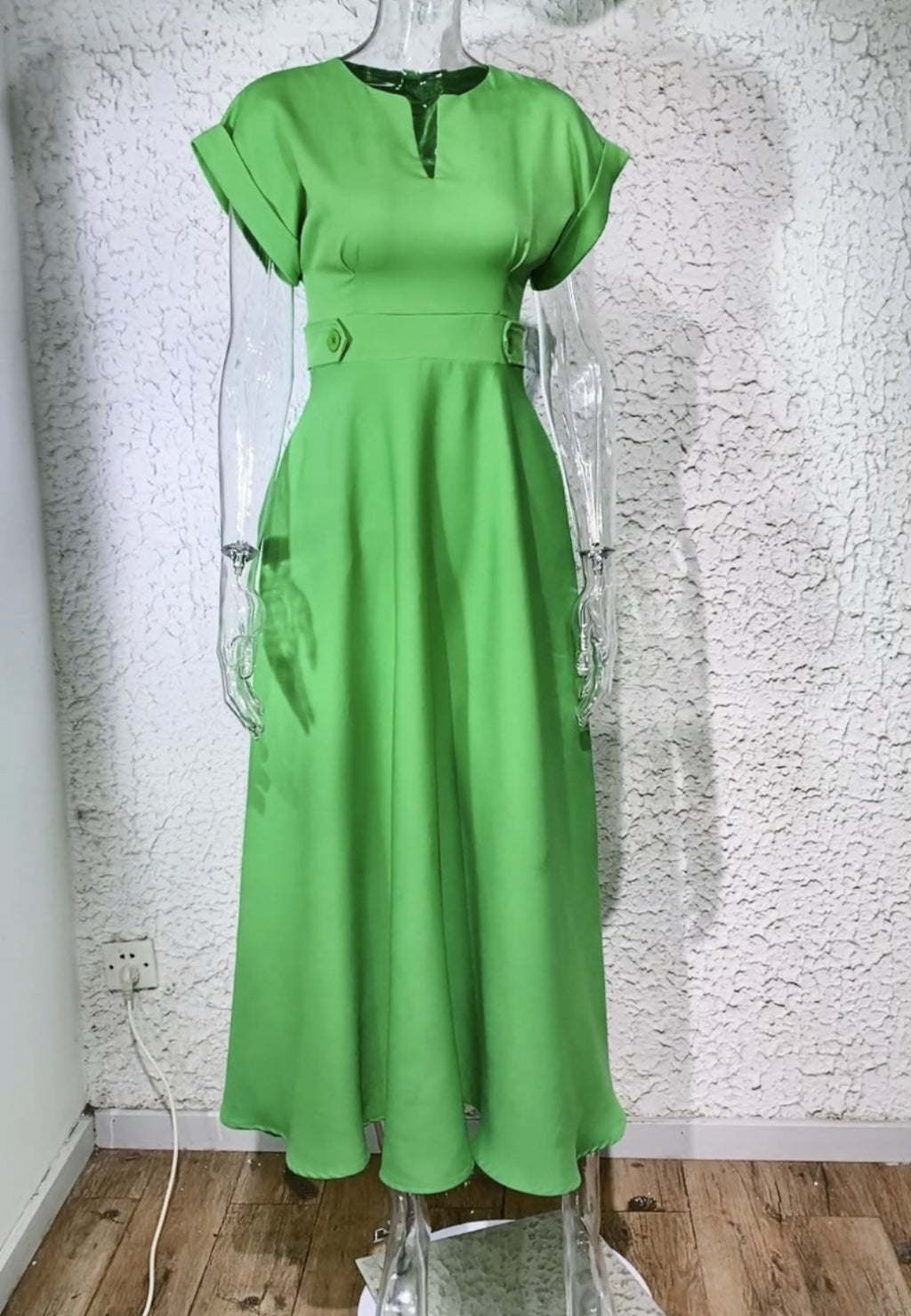 Vestido clásico con botones en la cintura