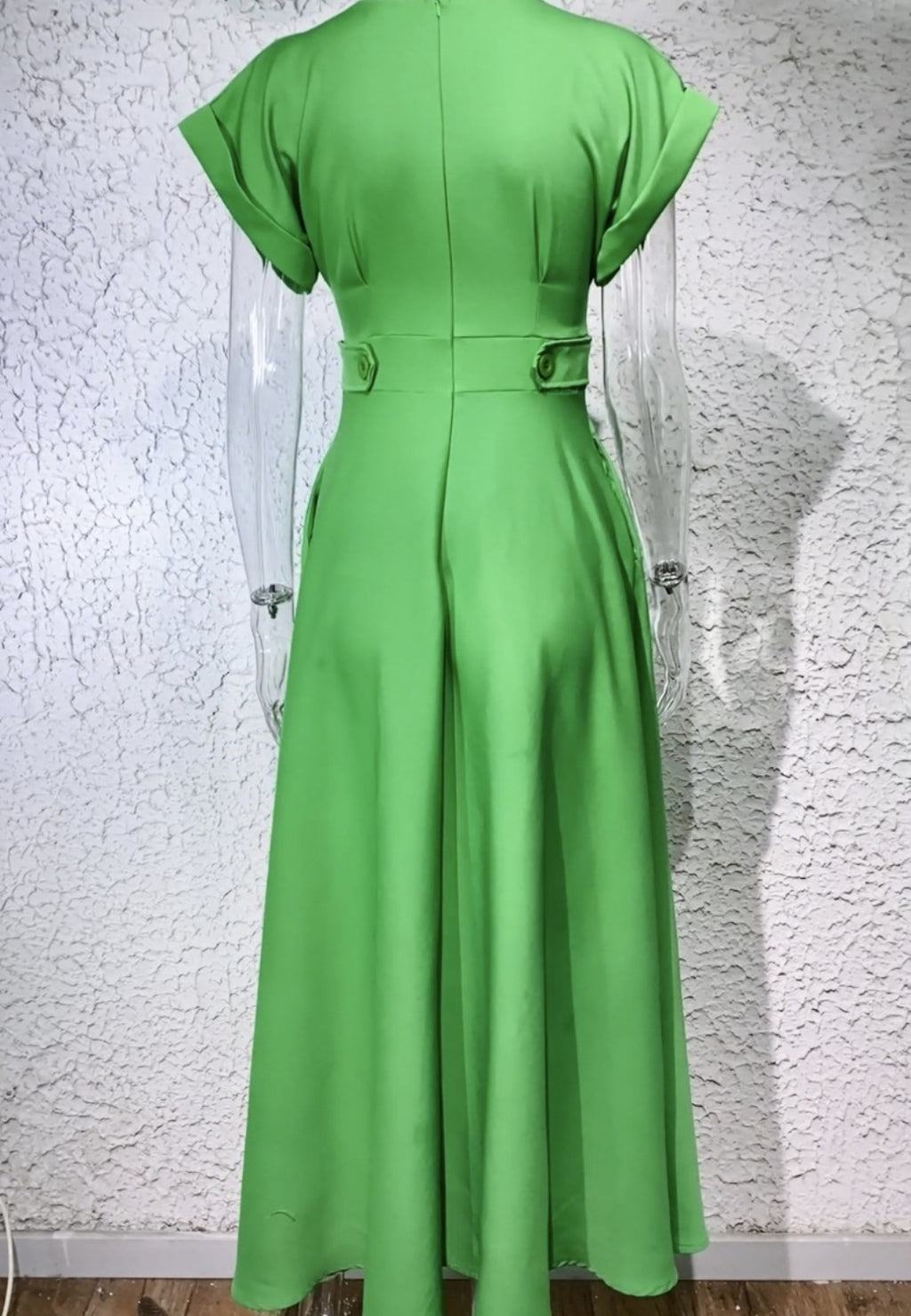Vestido clásico con botones en la cintura