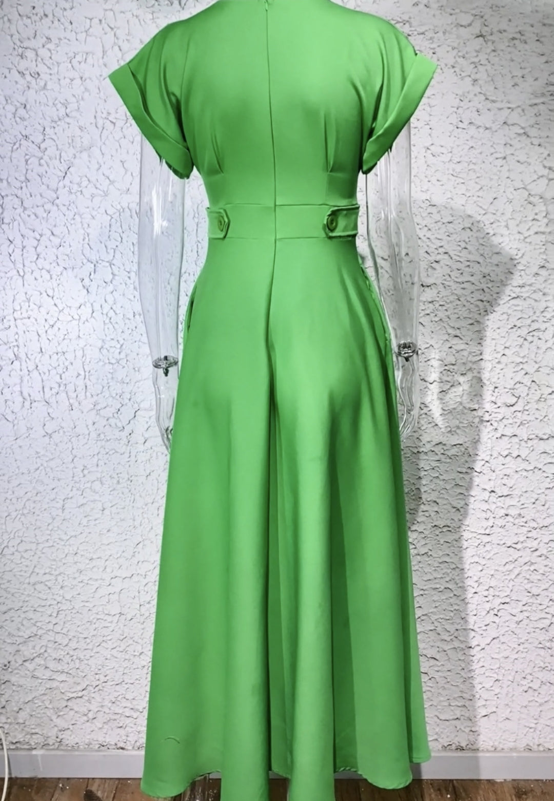 Vestido clásico con botones en la cintura
