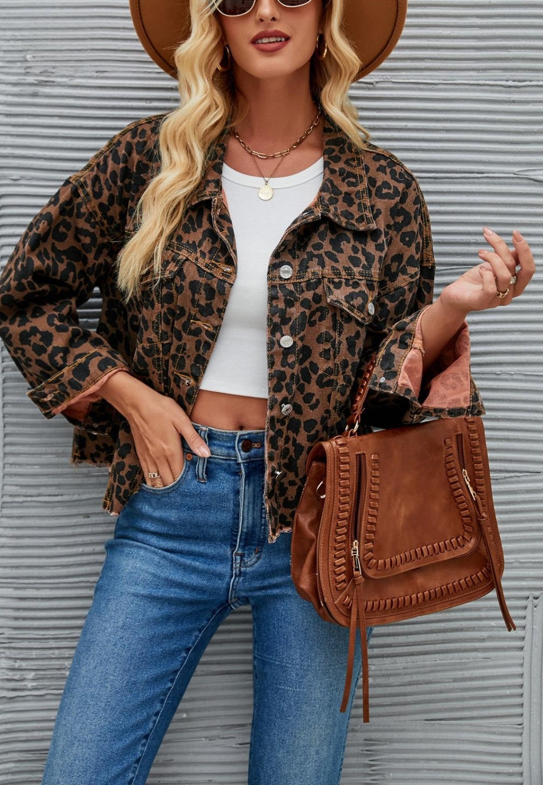 Chaqueta vaquera con estampado de leopardo