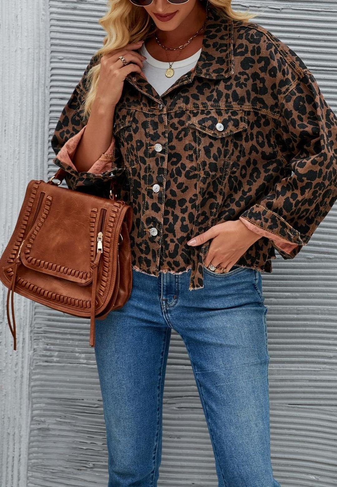 Chaqueta vaquera con estampado de leopardo