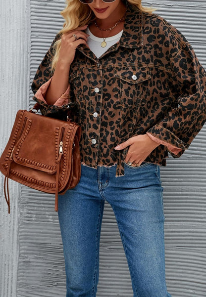 Chaqueta vaquera con estampado de leopardo
