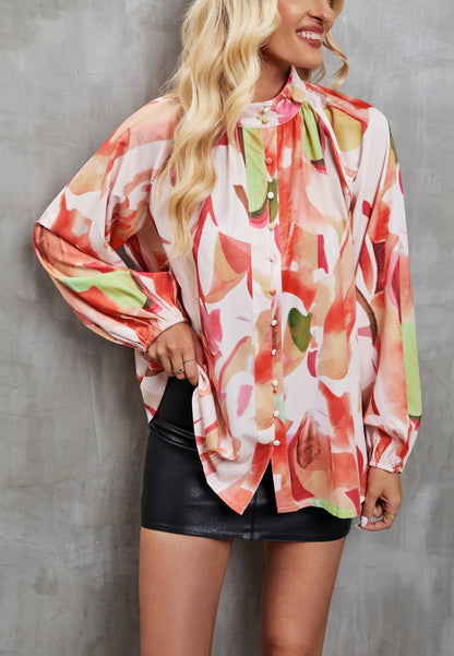Camisa de cuello alto con estampado abstracto