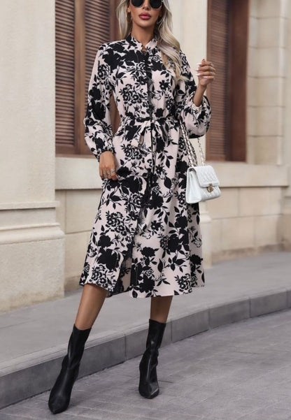 Vestido con ribete de encaje y estampado floral
