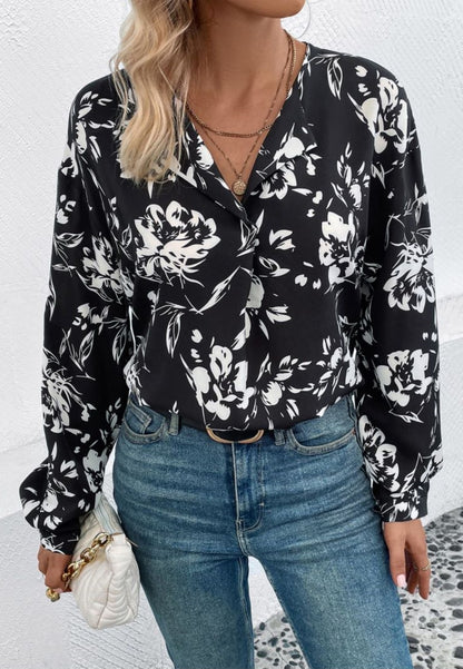 Camisa con cuello abotonado y estampado floral