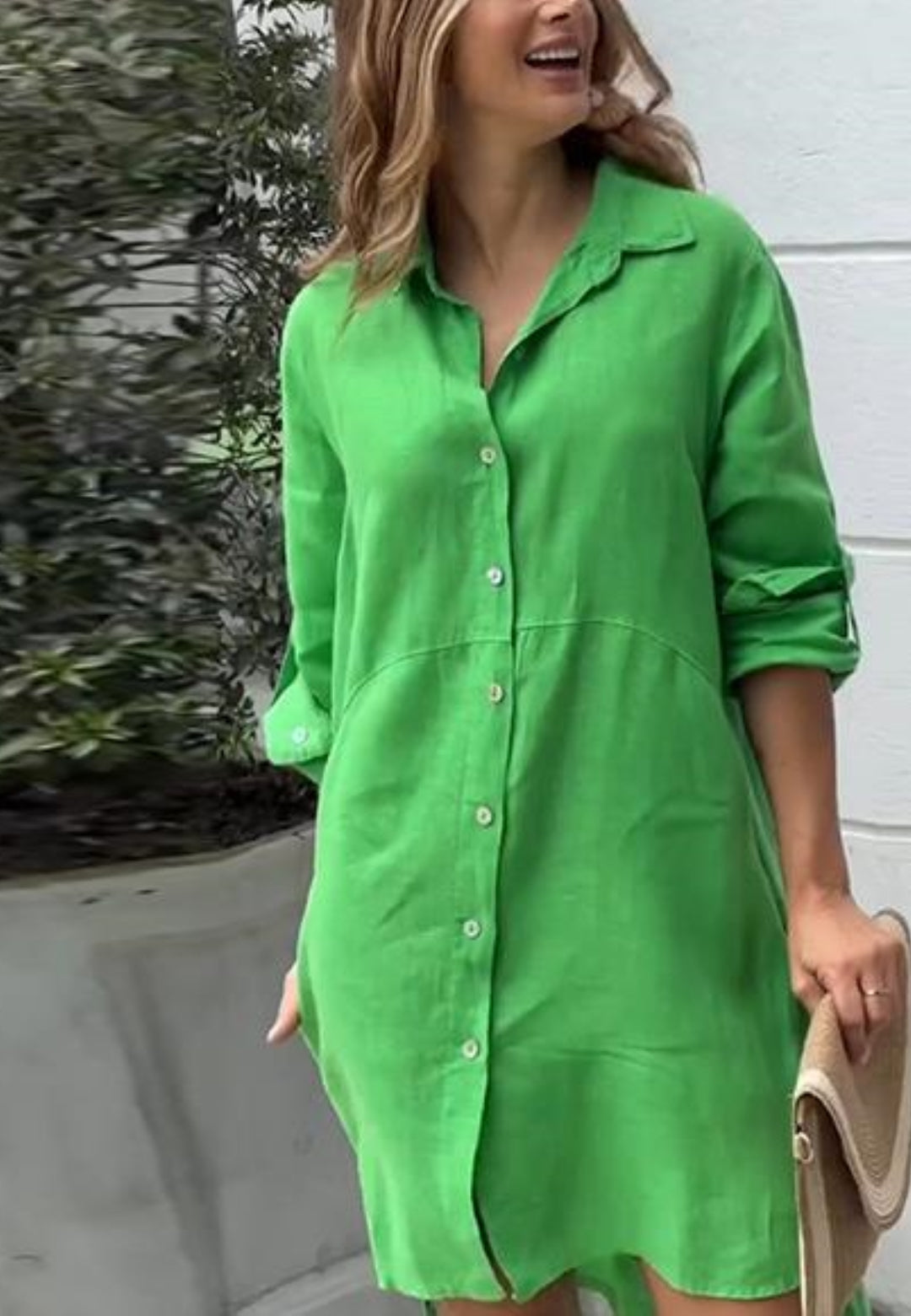 Vestido con botones y solapa enrollable